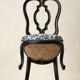 Paire de chaises cabriolet restaurées – Bois noir, détails dorés & tis