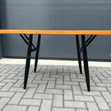 Table et chaises d'Ilmari Tapiovaara