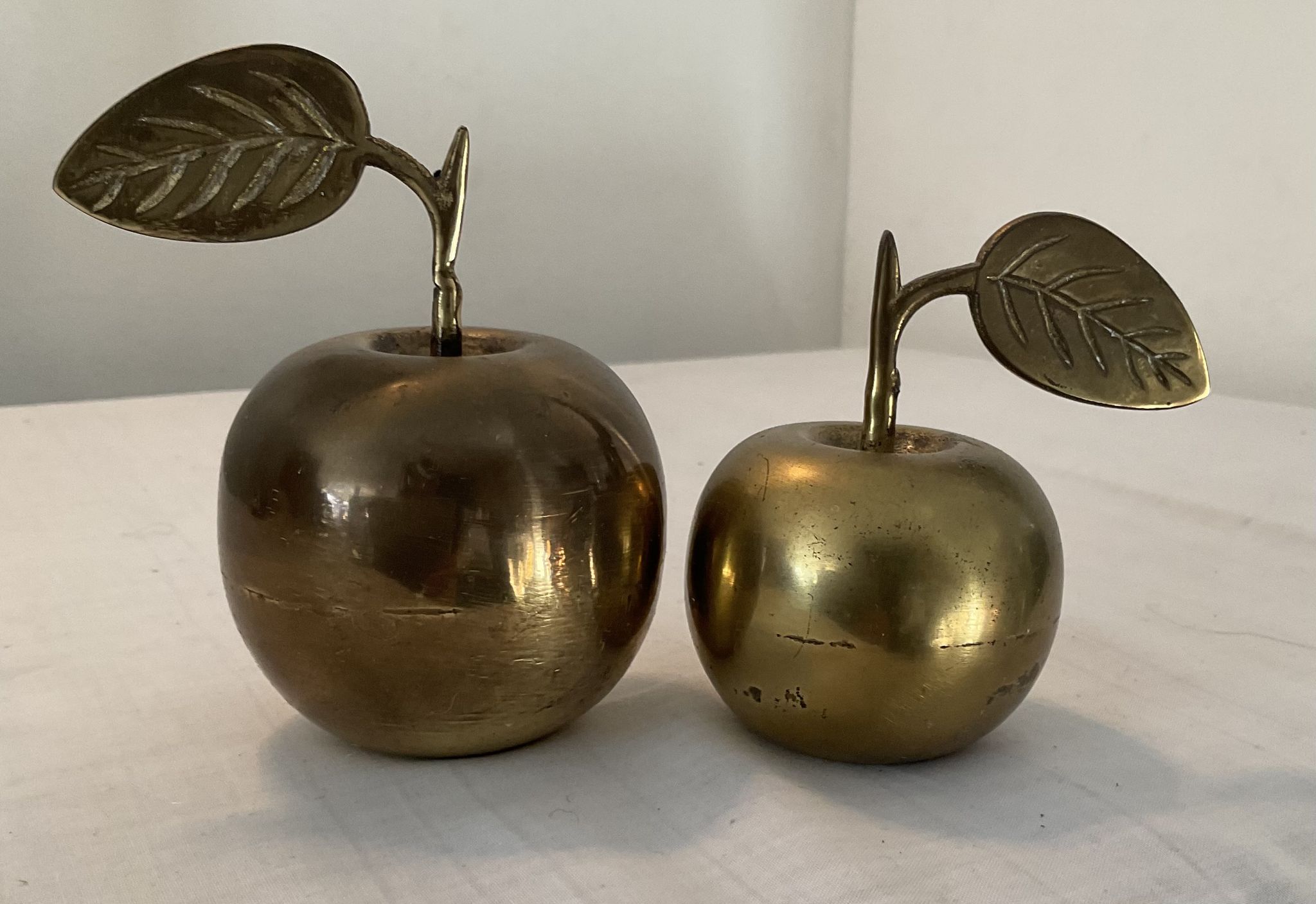 Duo of bronze apples vintage paperpress from the 60s-70s