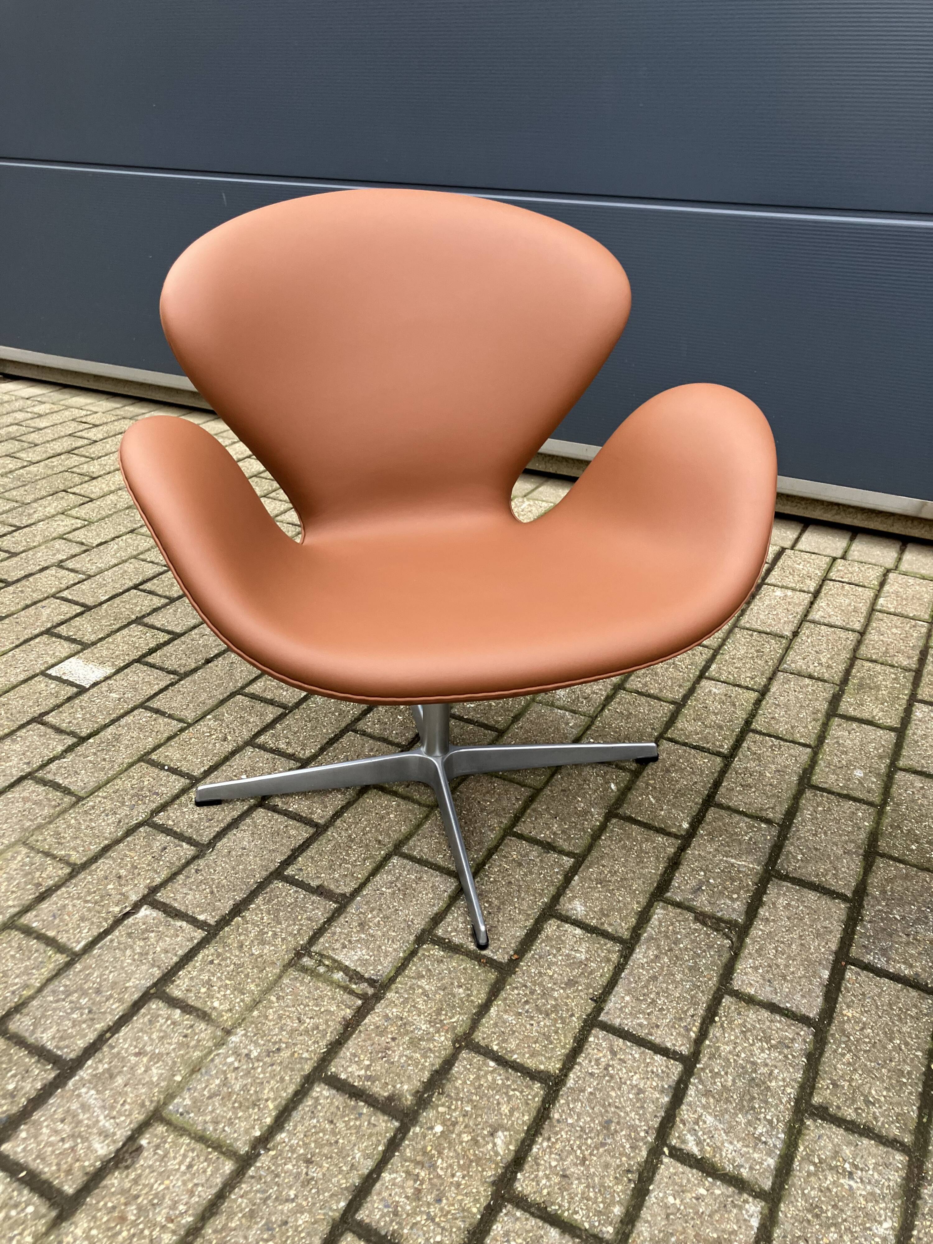 2x Fritz Hansen Swan chair by Arne Jacobsen, NEW condition!!