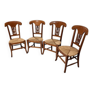 4 chaises en bois massif