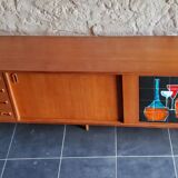 Sidbeoard with sliding doors and ceramic decoration