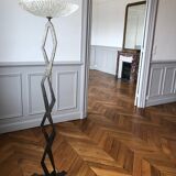 Lampadaire en fer forgé martelé vers 1940