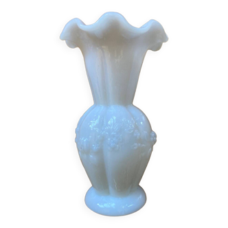 Vase opaline blanche vintage