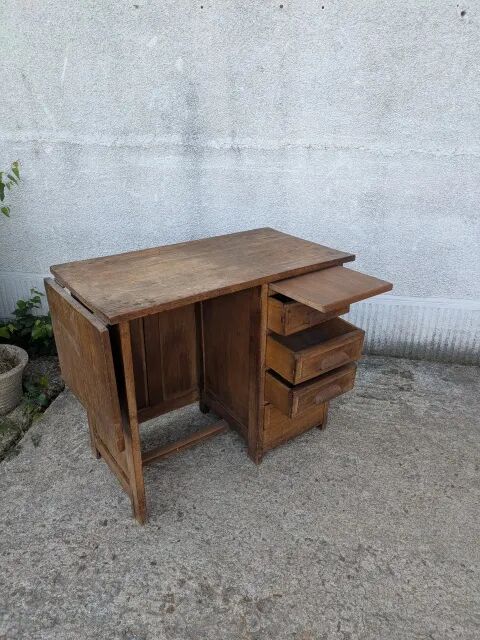 Child's desk