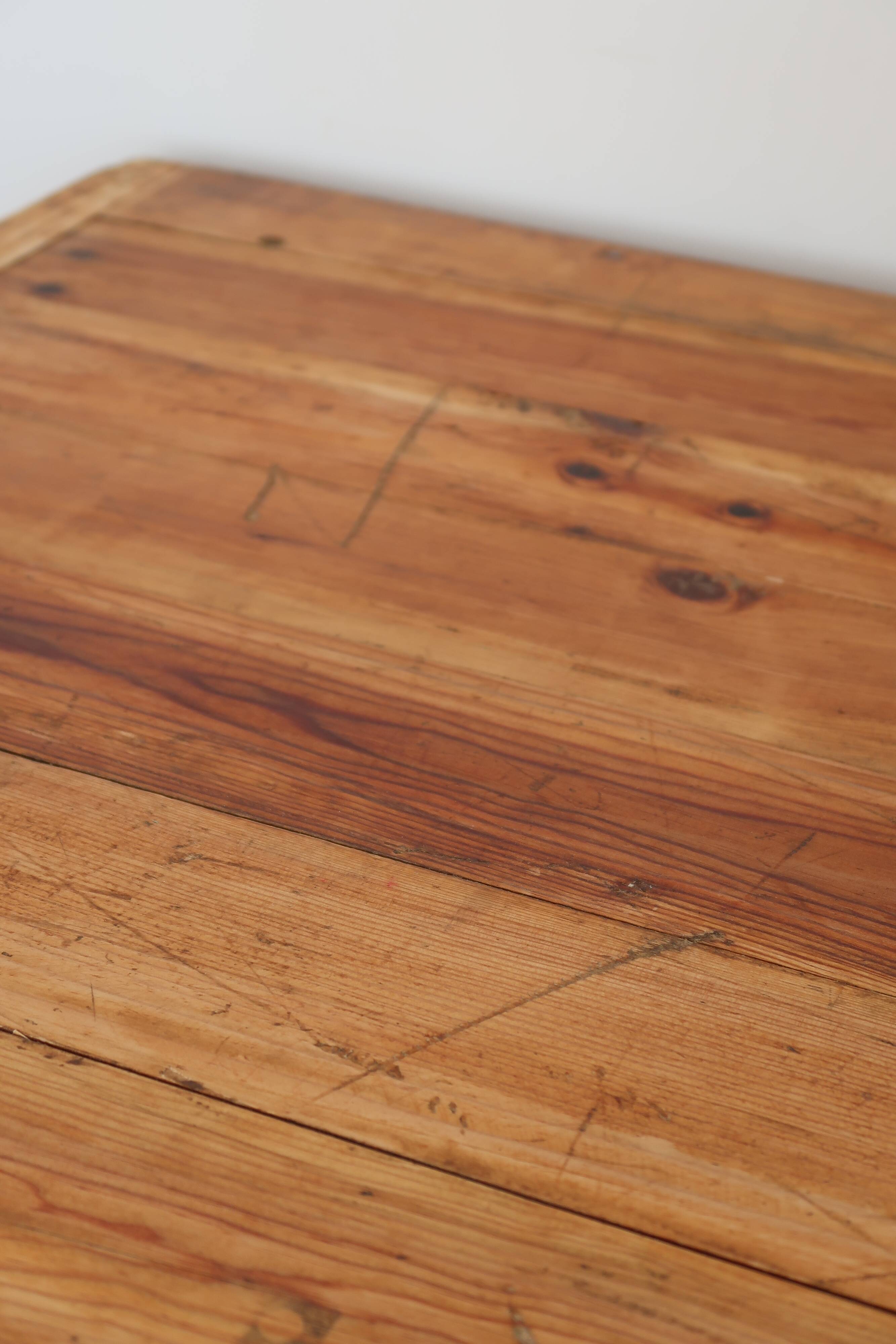 Light farmhouse table