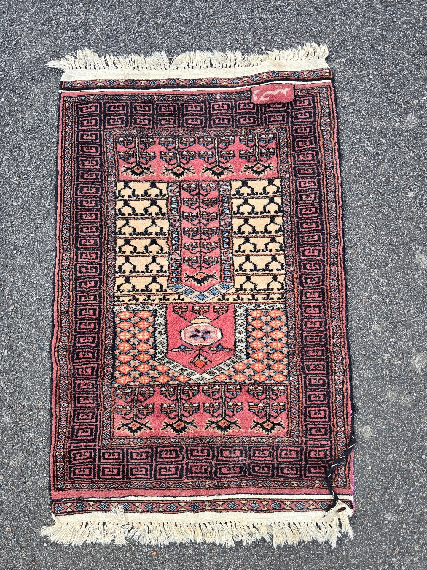 Pakistani wool rug, Persian style, hand-knotted, 62 × 110 cm