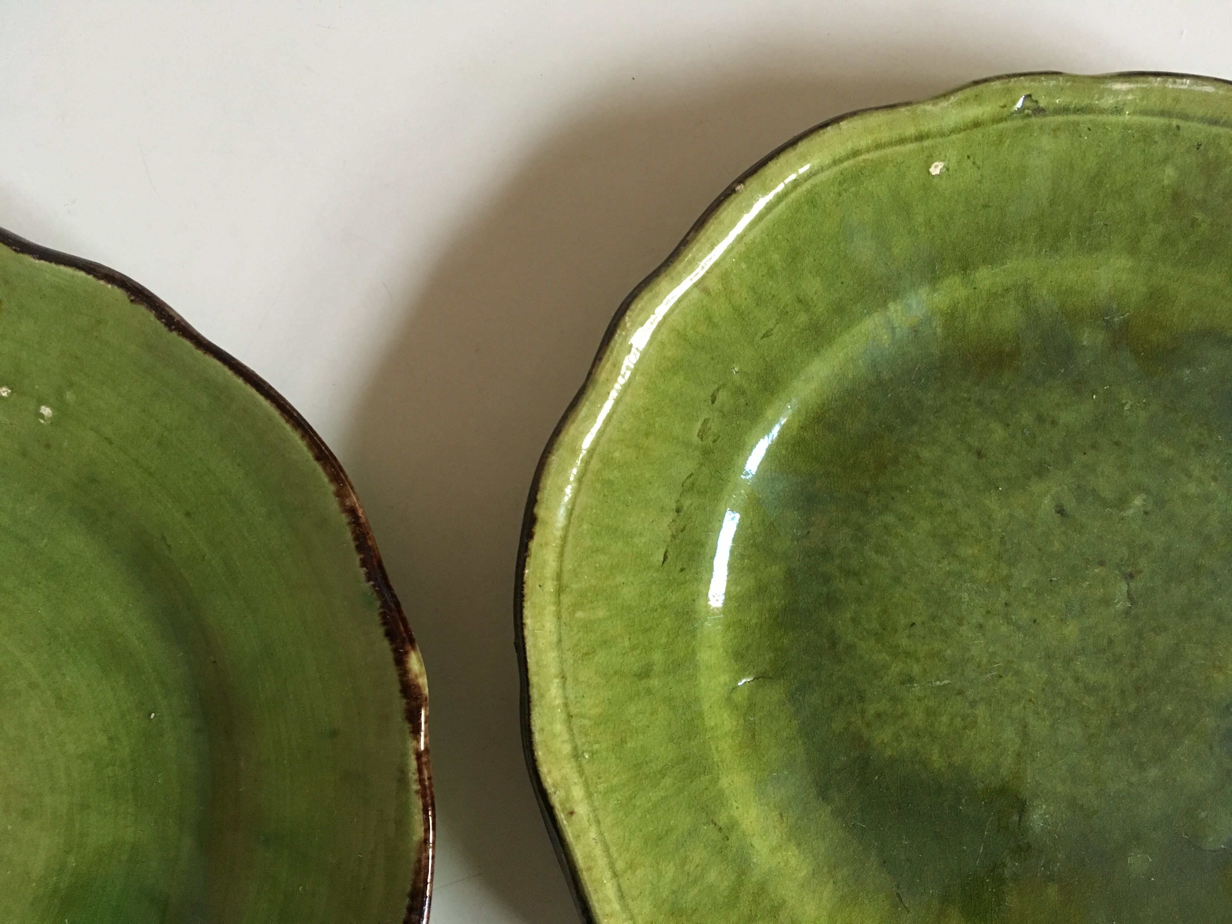 Set  of plates of glazed Earth Biot to gadroons