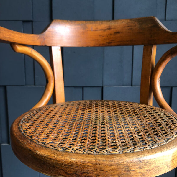 Chaise haute cannée pour enfant