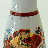 Far Eastern porcelain sake service consisting of a carafon and six cups