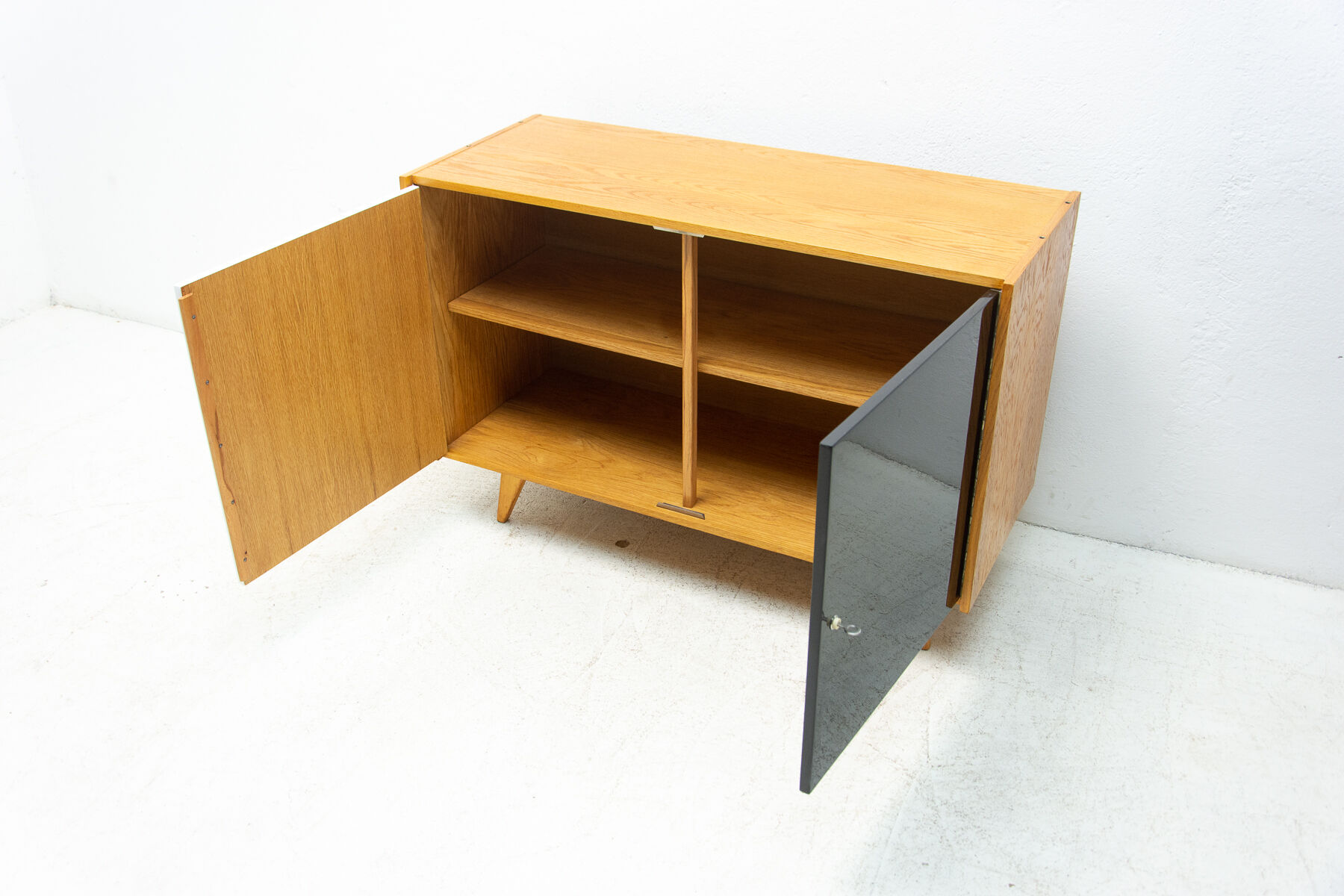 Fully restored mid century sideboard U-450 by Jiří Jiroutek, 1960´s, Czechoslovakia