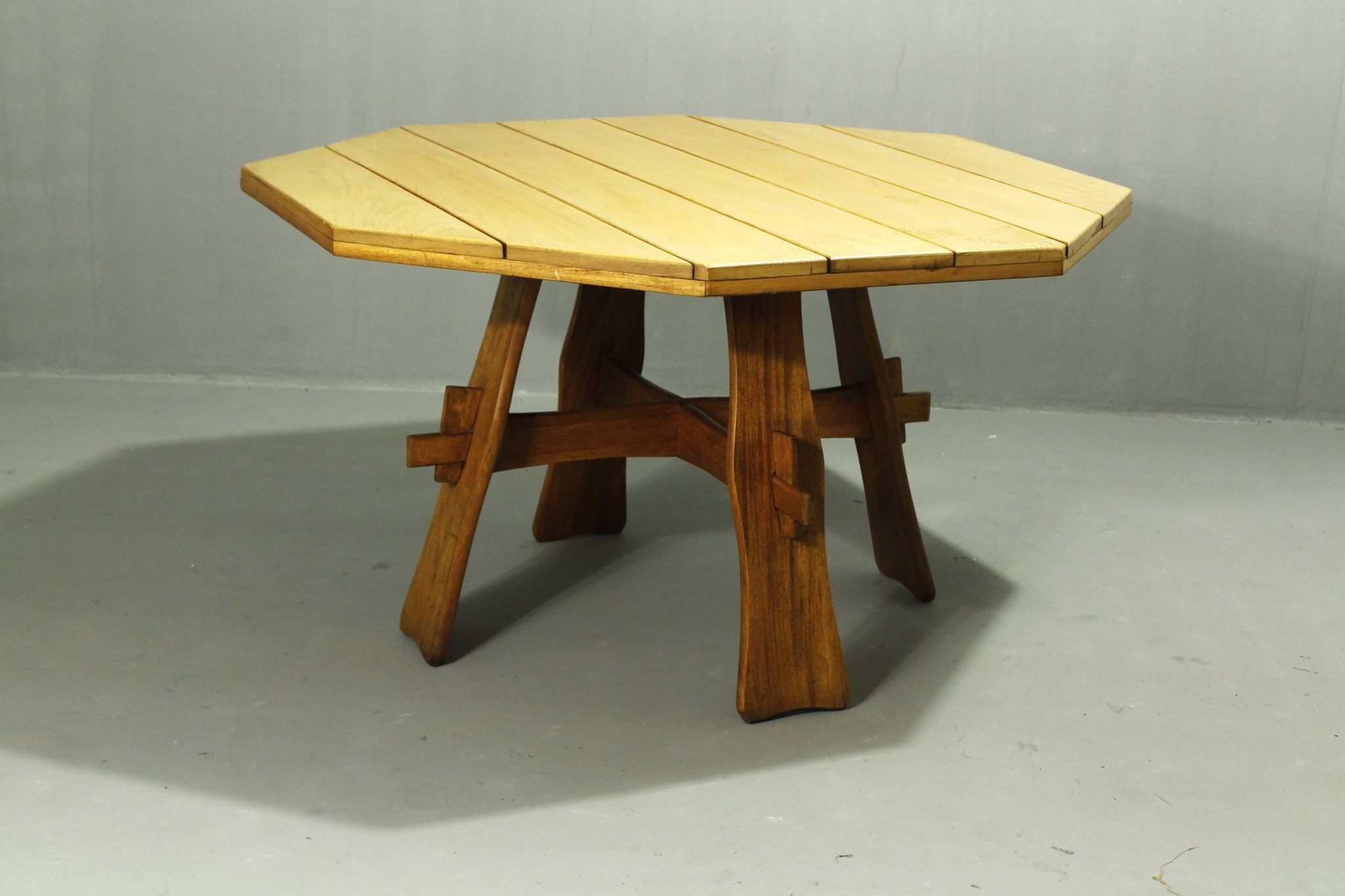 Table de jardin en teck brutaliste, années 1970