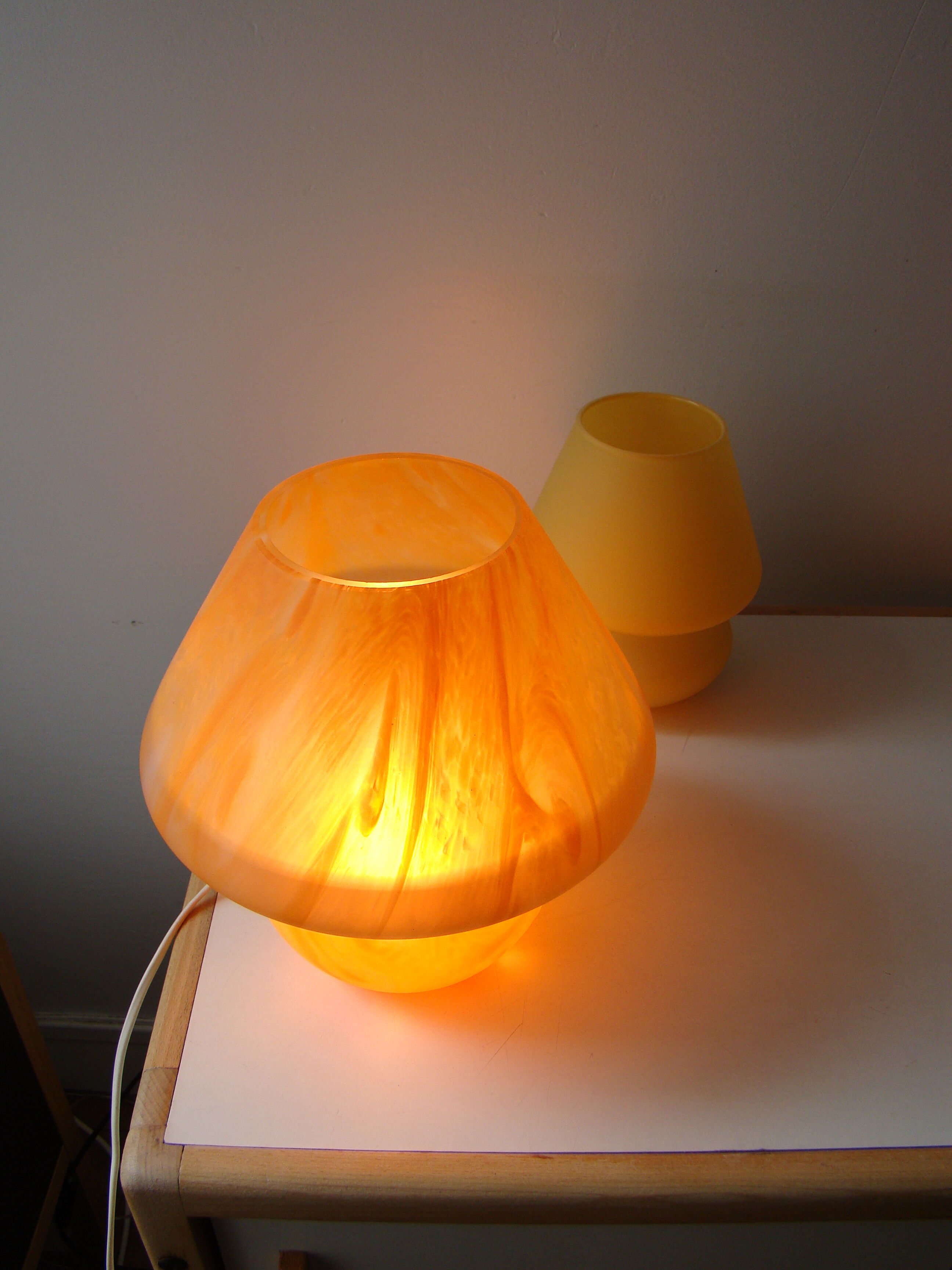 Vintage mushroom lamp in hand-blown glass
