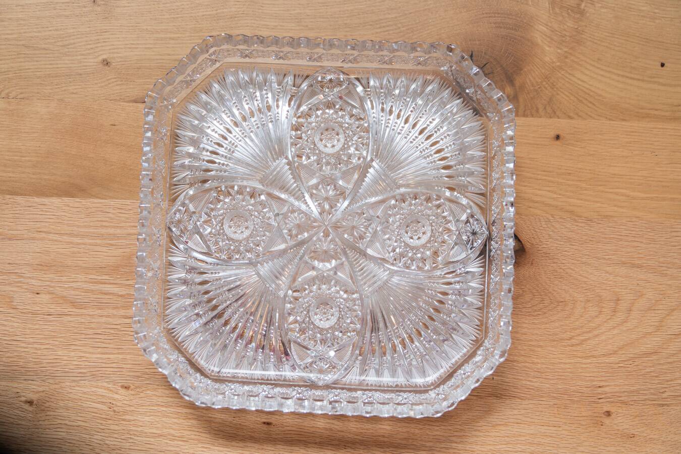 Square tray in Bohemian crystal, hand carved.