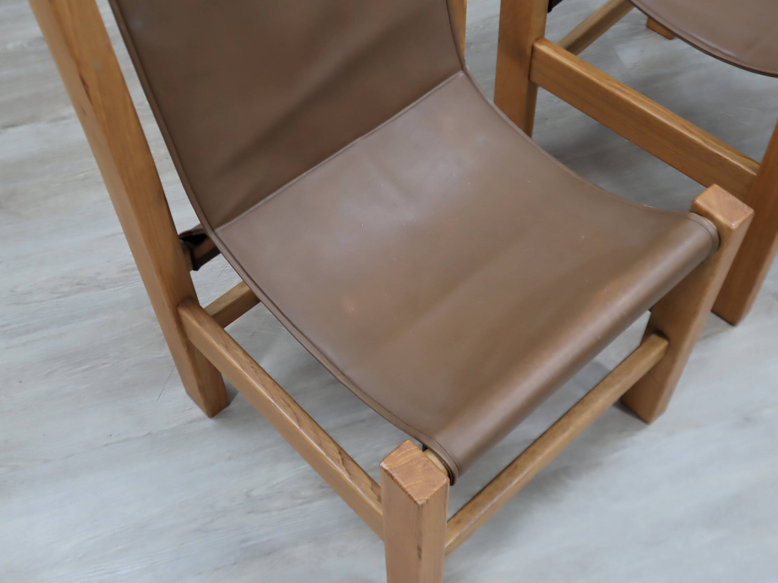 Bureau en hêtre massif avec chaises en cuir, Italie 1970