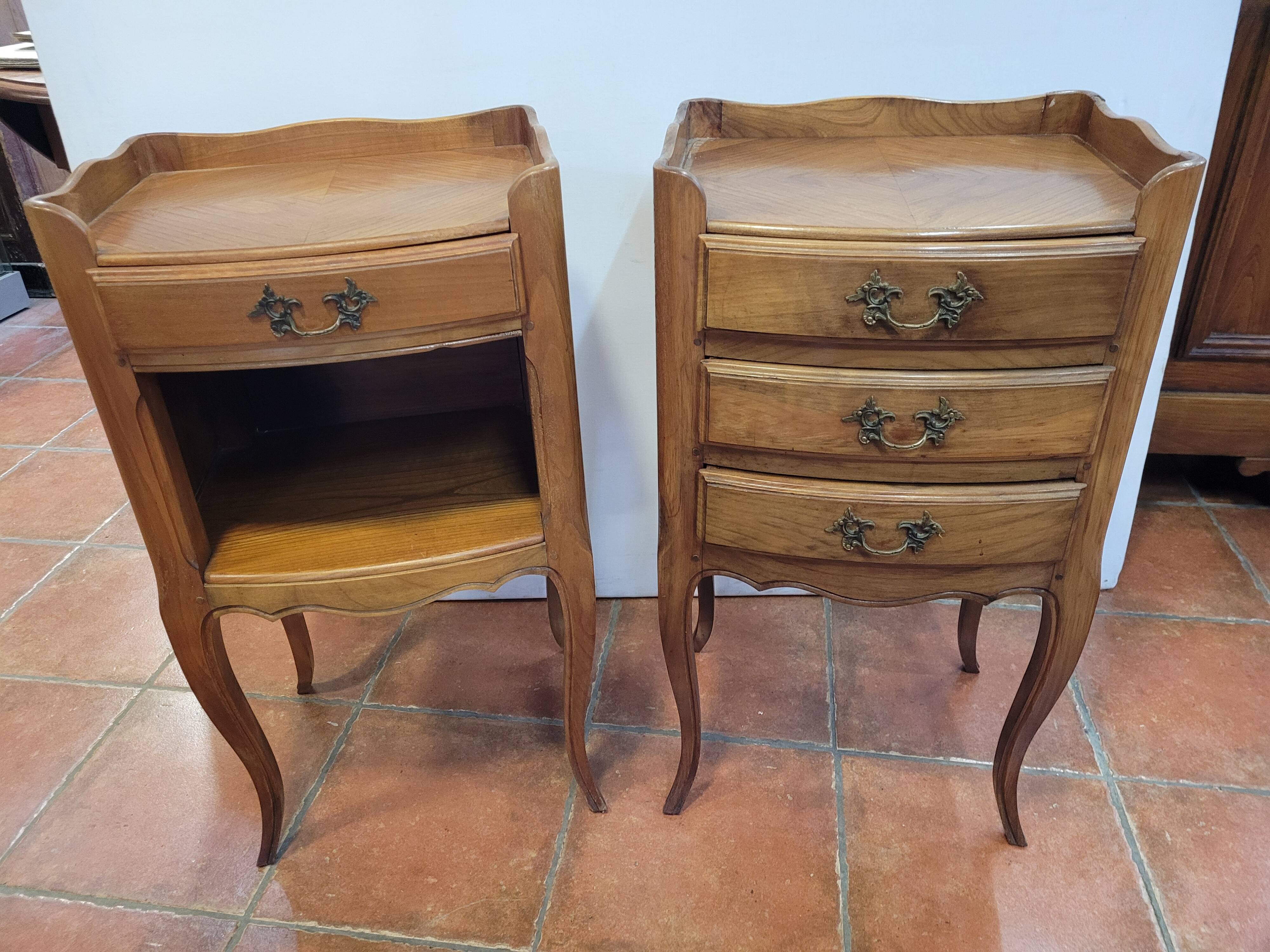 Paire tables de chevet en merisier