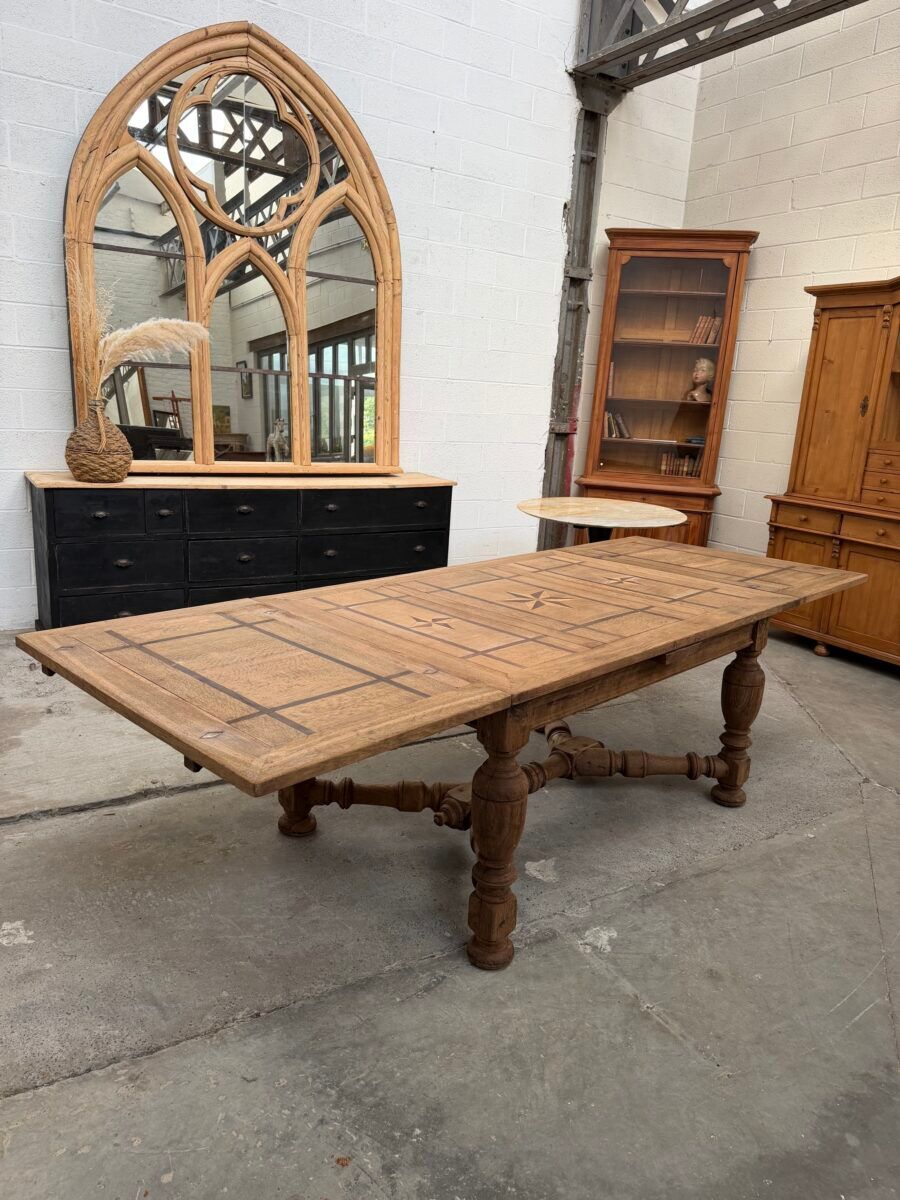 Italian table in raw oak from the 19th century.