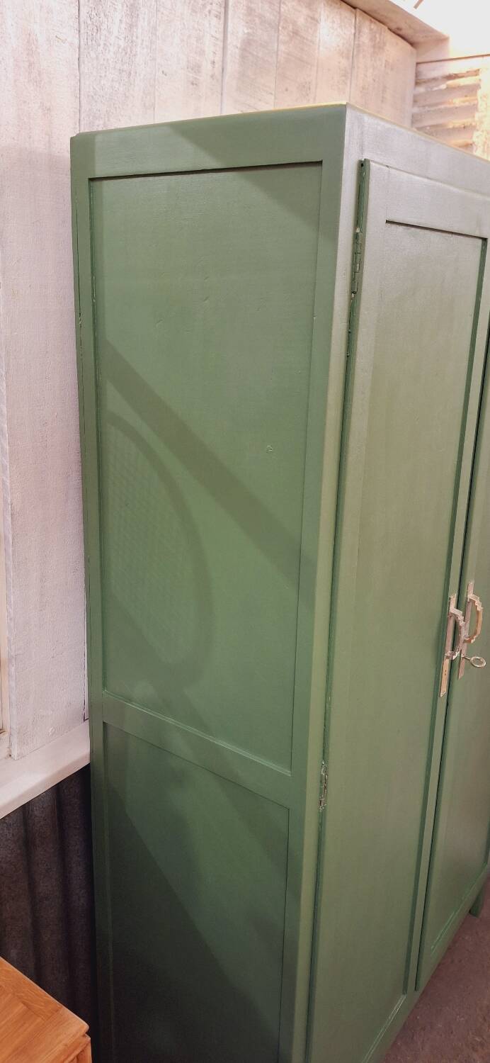 Armoire vintage