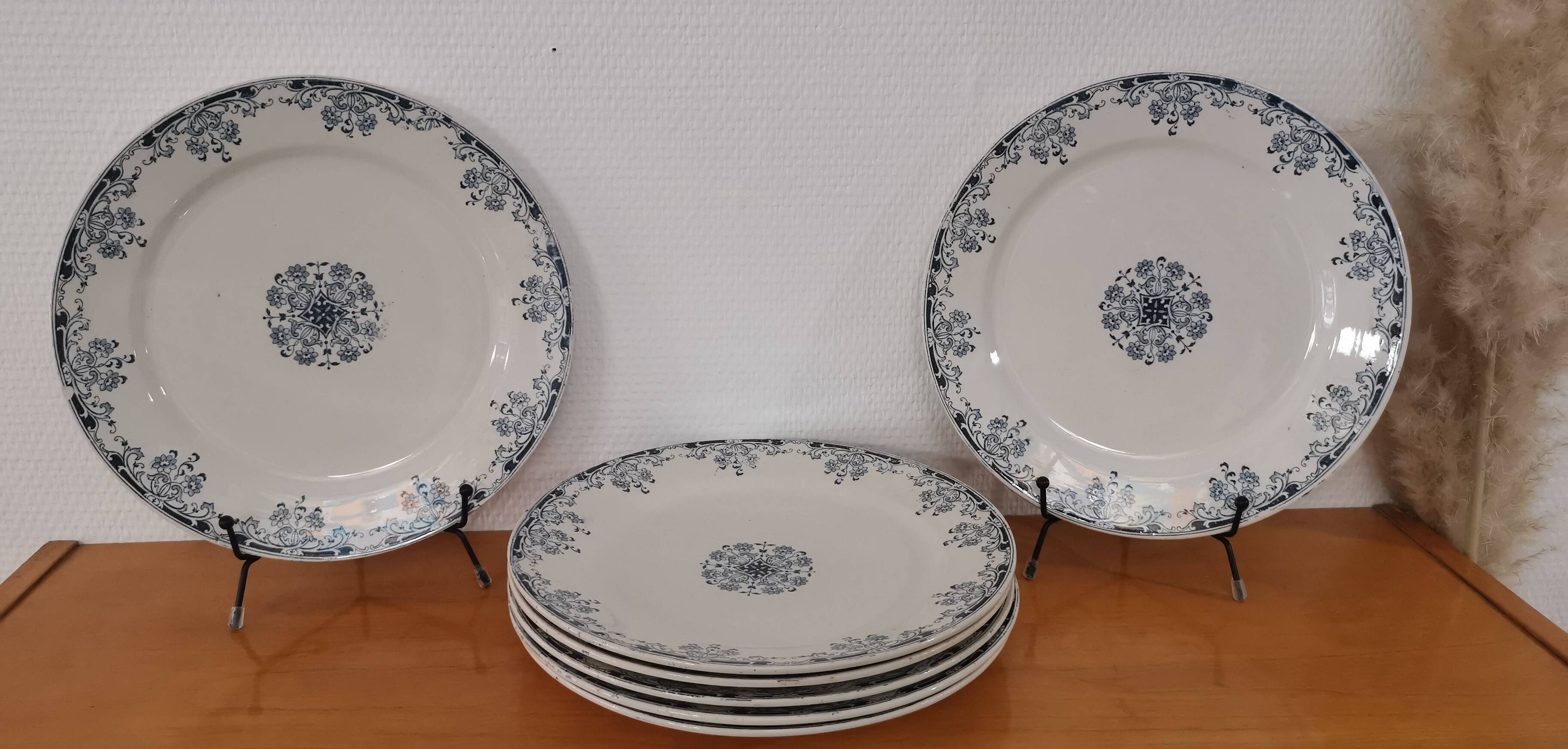 6 Flat plates in blue/green iron clay model “Mignon”, H & Cie Sarreguemines