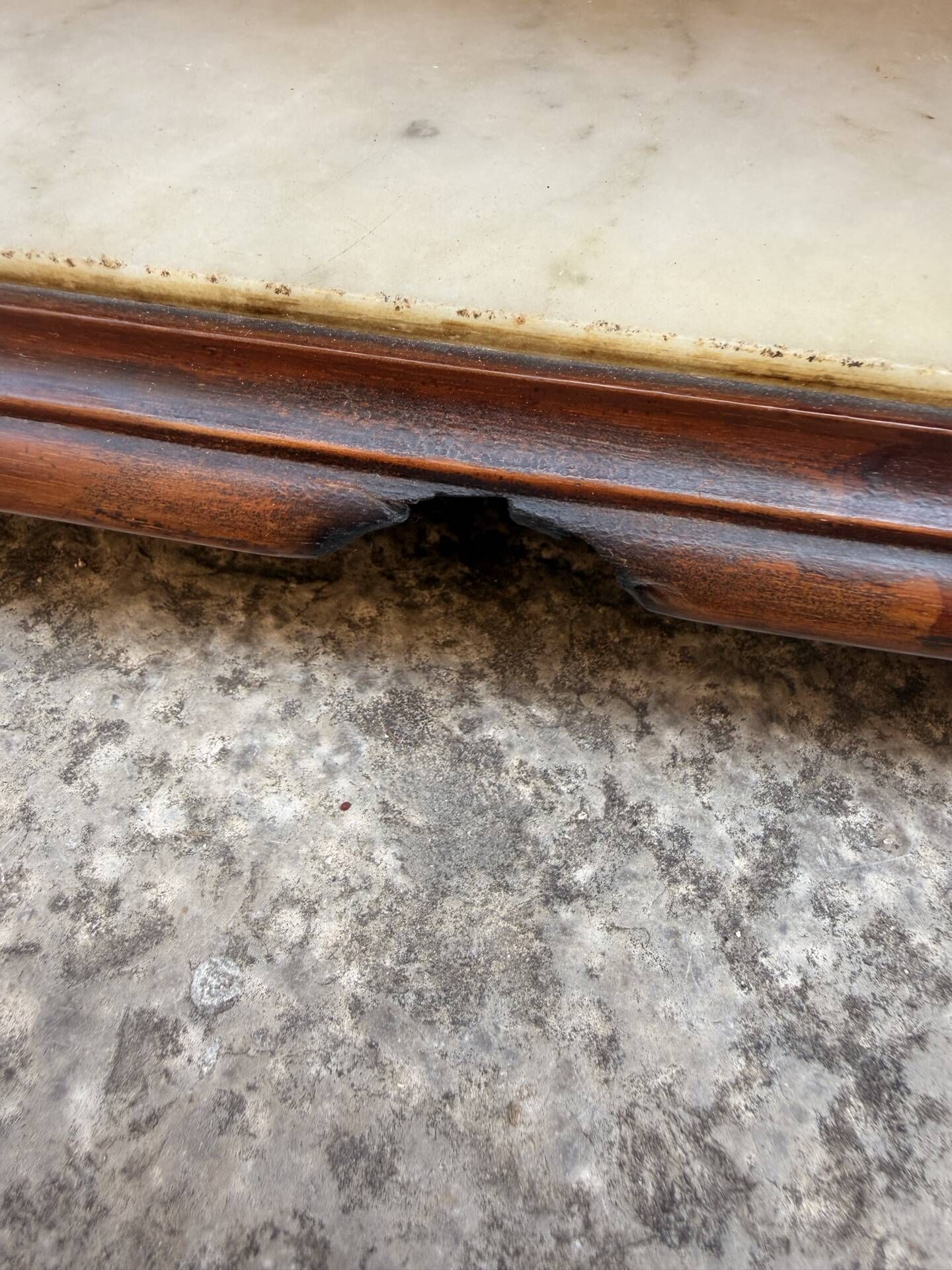 Petite étagère murale/console d’appoint Napoléon III — noyer sculpté e