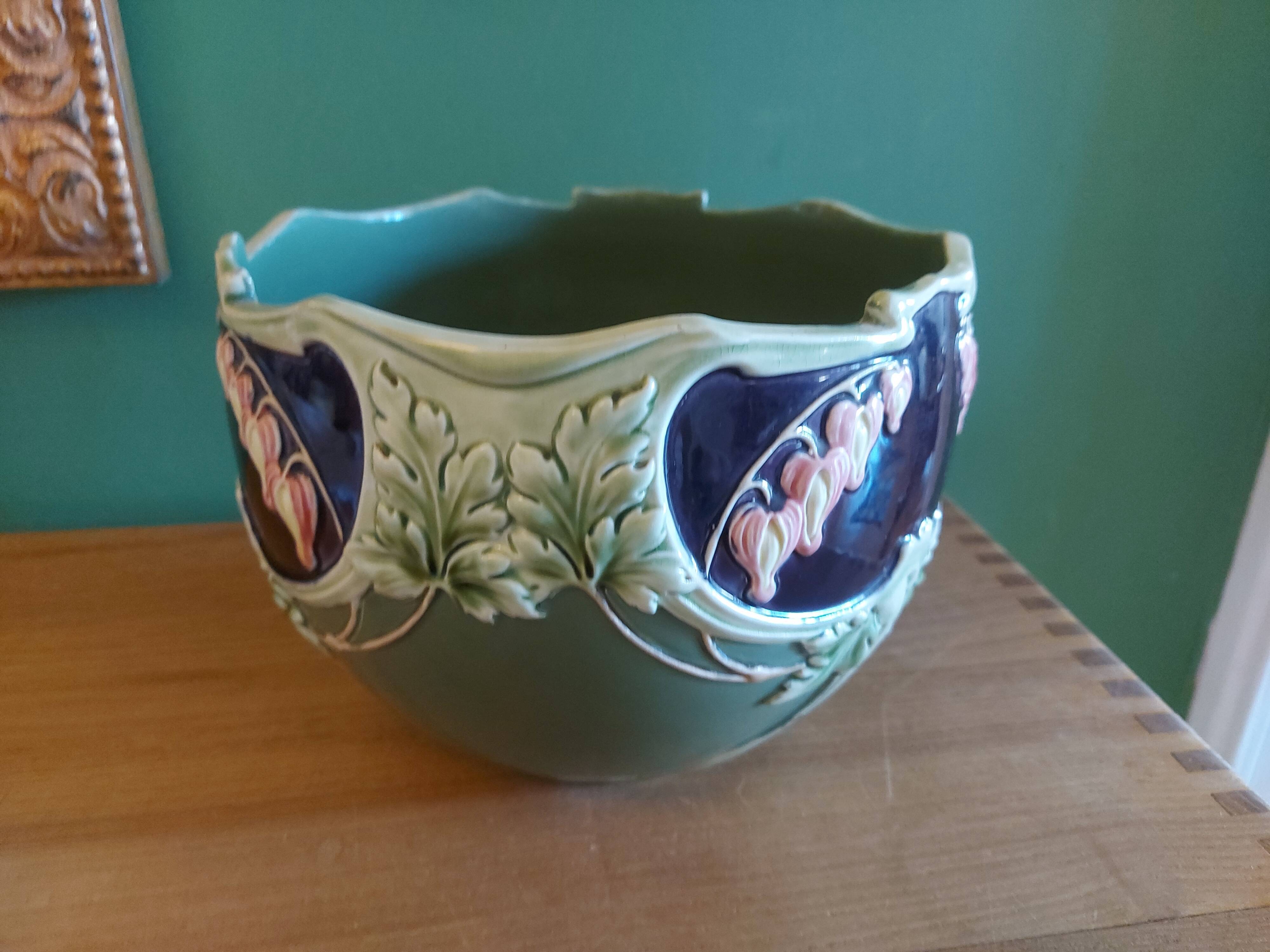 Art Nouveau ceramic pot cover