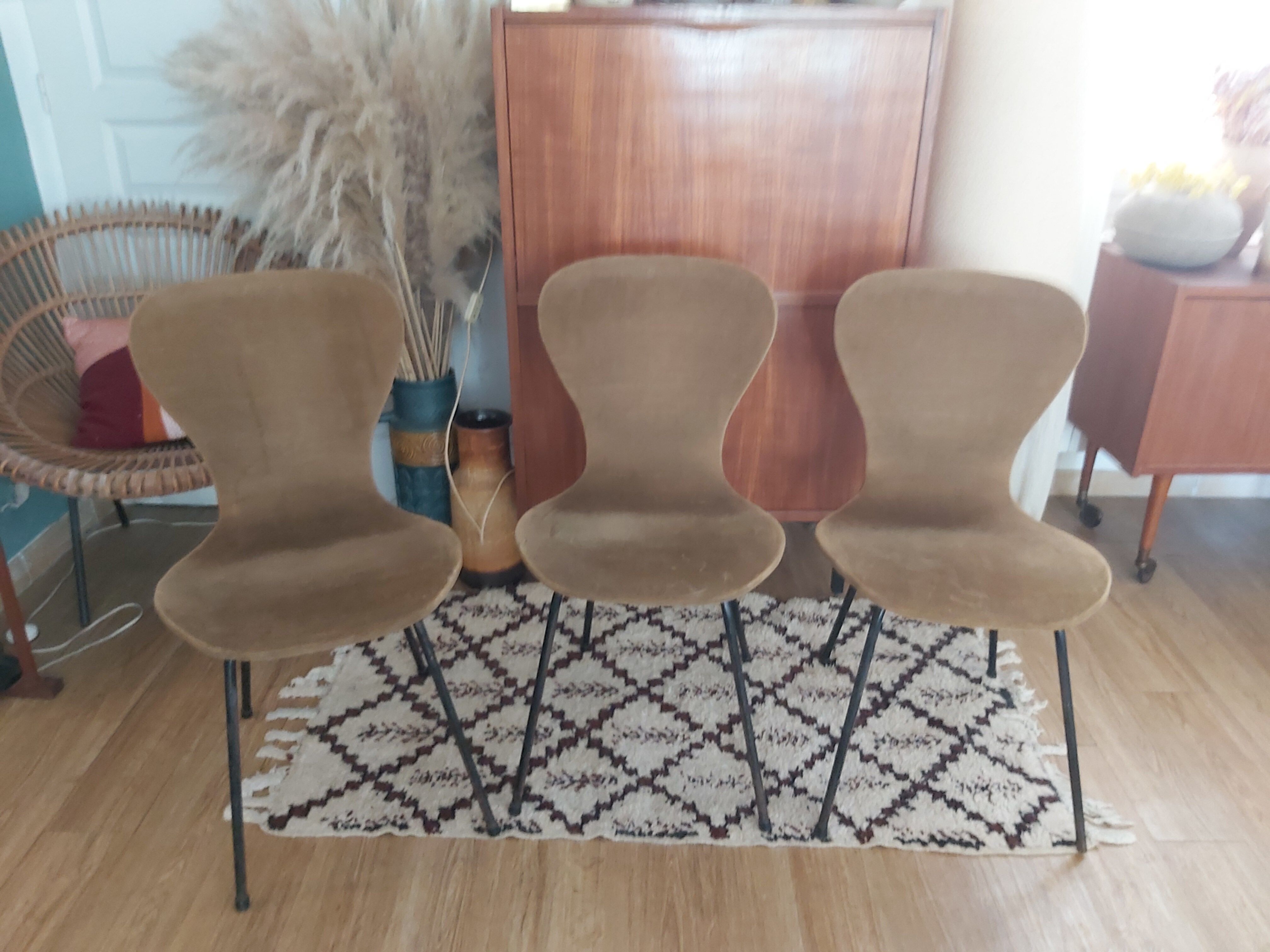 Series of 3 vintage chairs