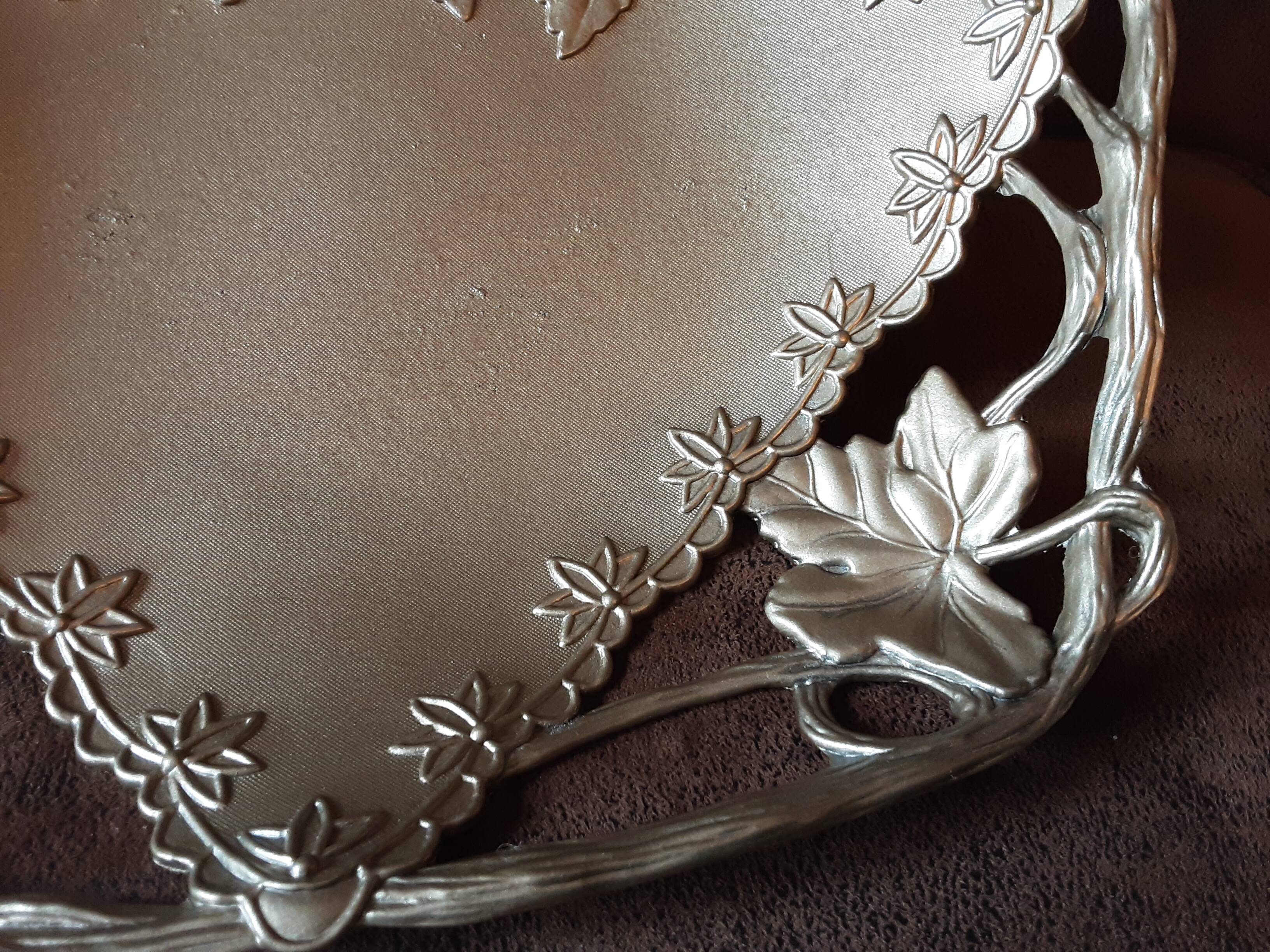 Metal basket with vine decor