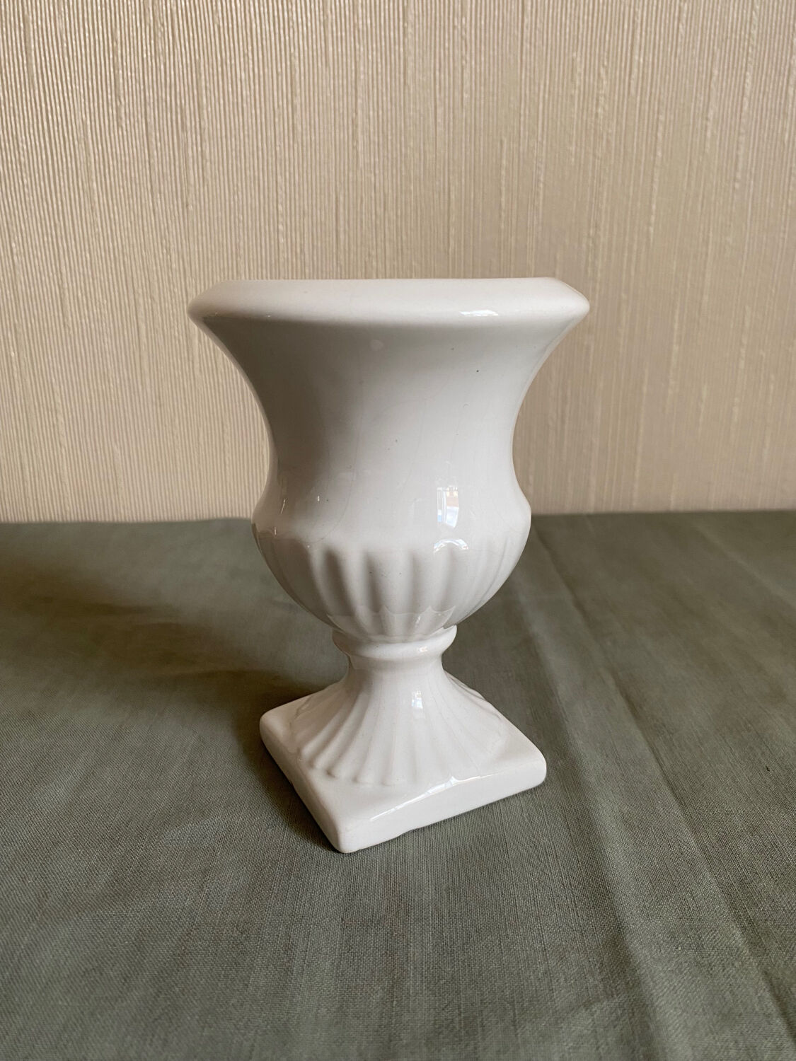 Earthenware planter, Medici style