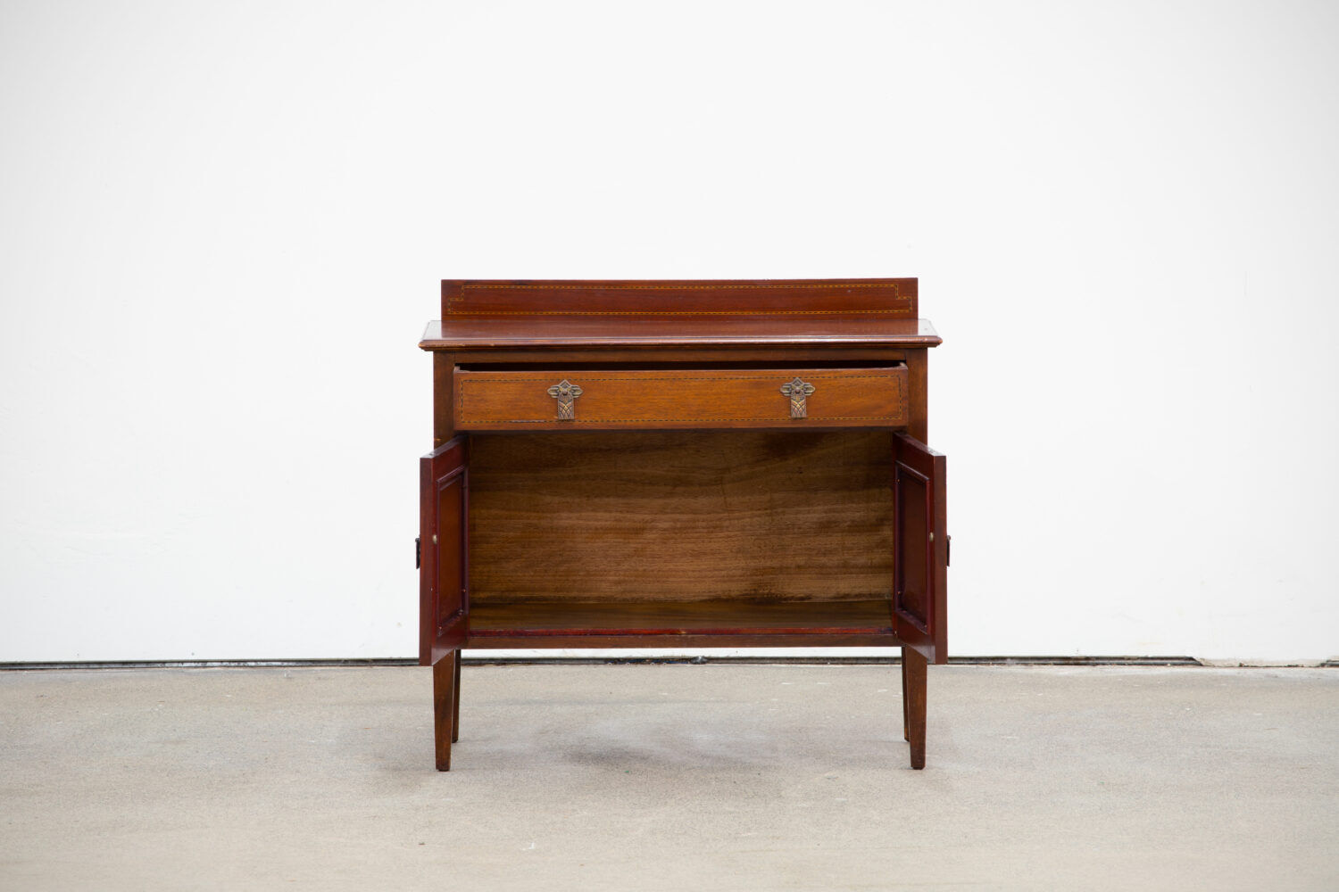 Buffet parisien, vintage 1940