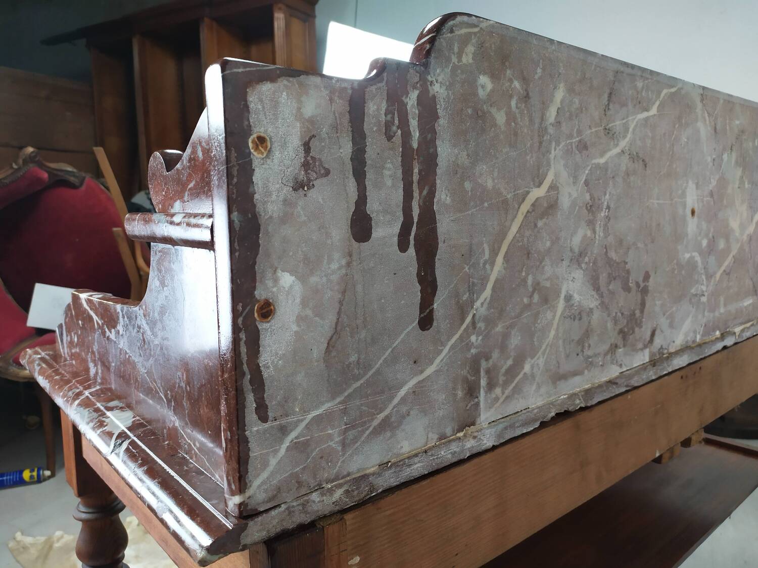Burgundy marble dressing table