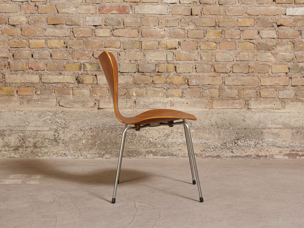 Chair series 7, No.3107 by Arne Jacobsen for Fritz Hansen, teak butterfly, Denmark, circa 1955