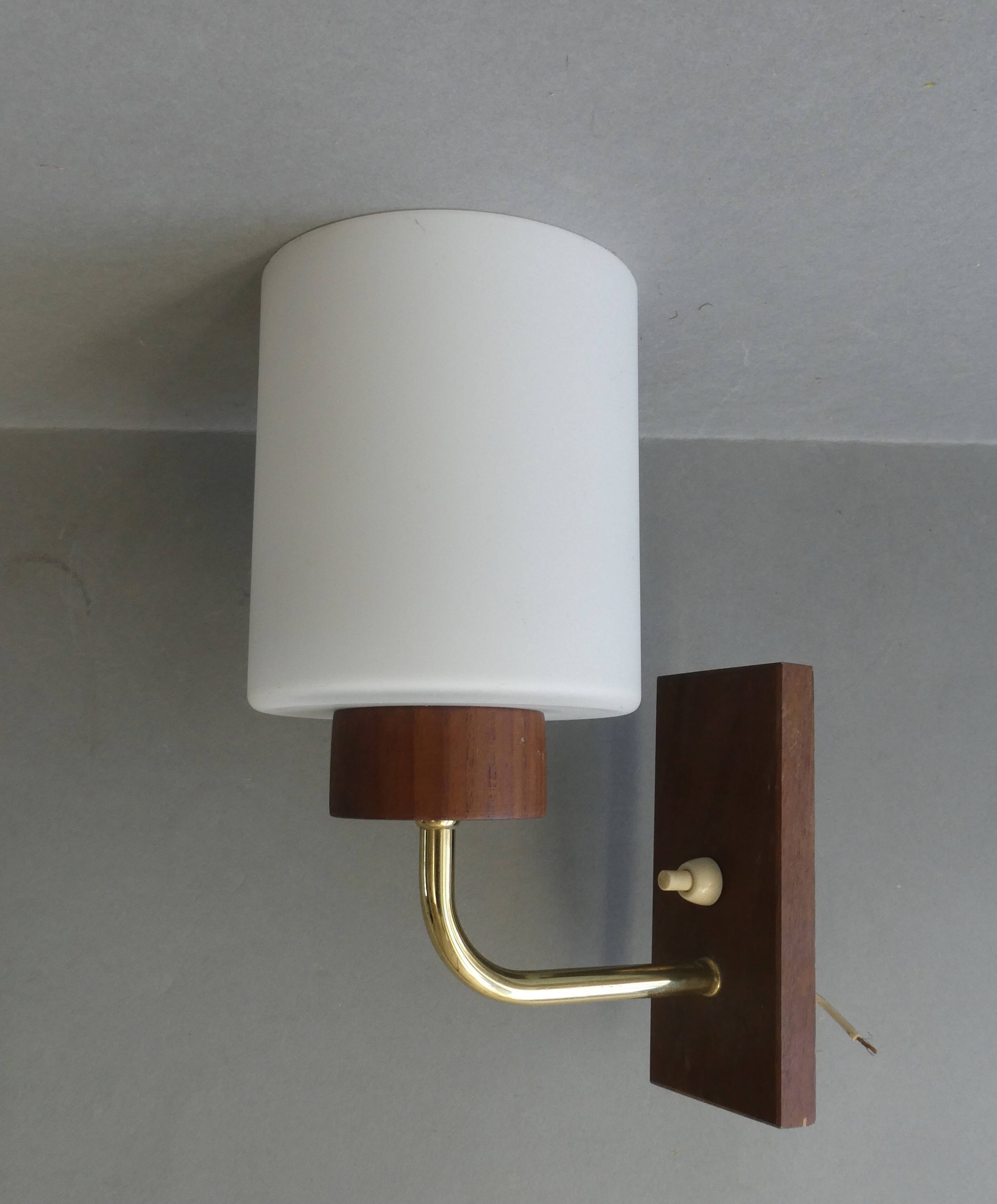 Scandinavian wall lamp in teak and opaline, 1970s