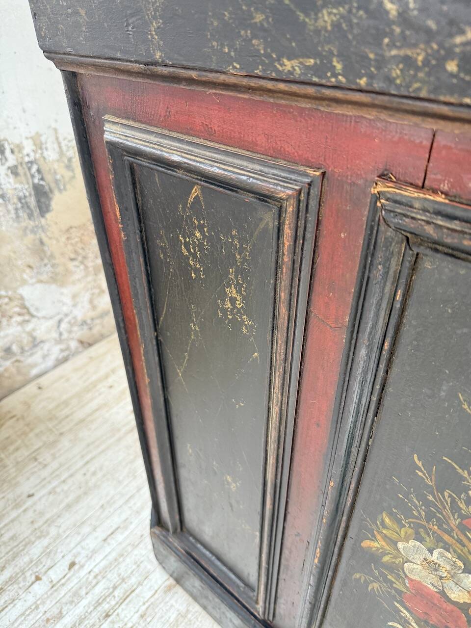 Floral 1920s trading counter