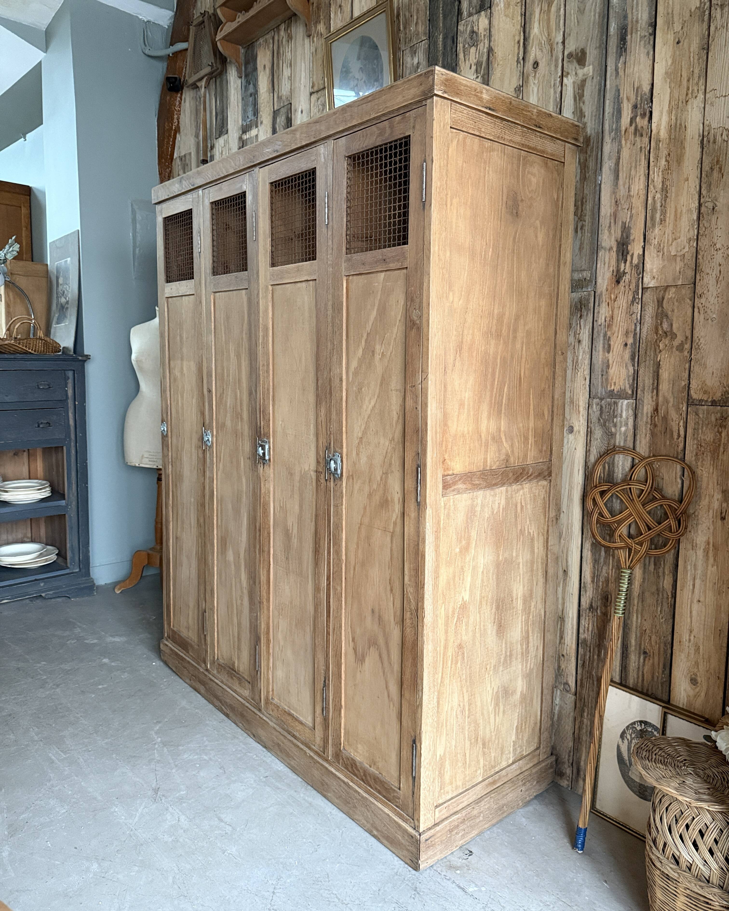 Ancien vestiaire d’atelier (rénové)