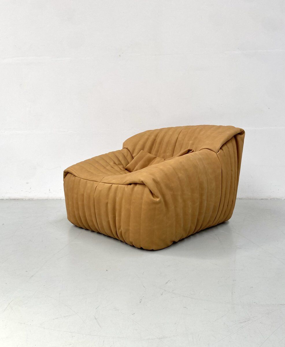 Sandra chair in camel leather by Annie Hiéronimus for Cinna/Ligne Roset.