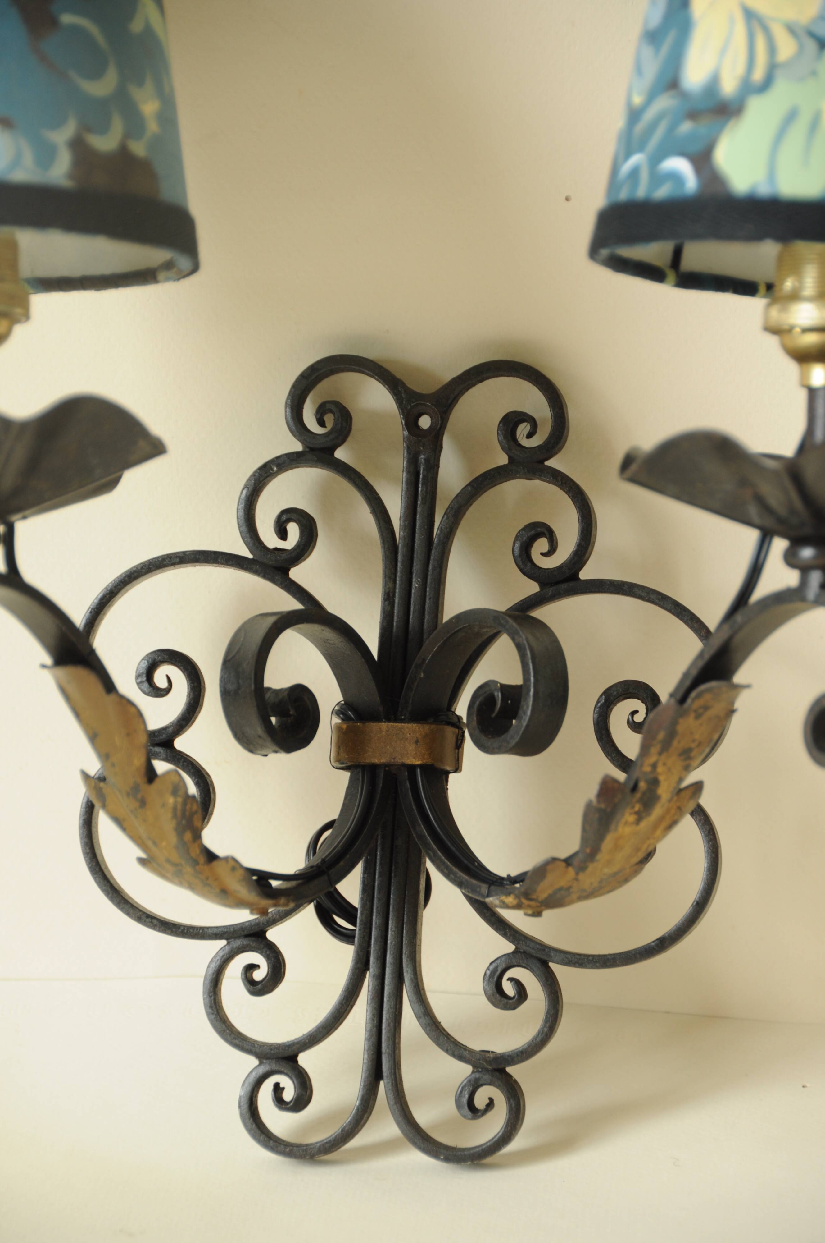 Antique black and gold metal wall lamp - 18th century style foliage lampshade