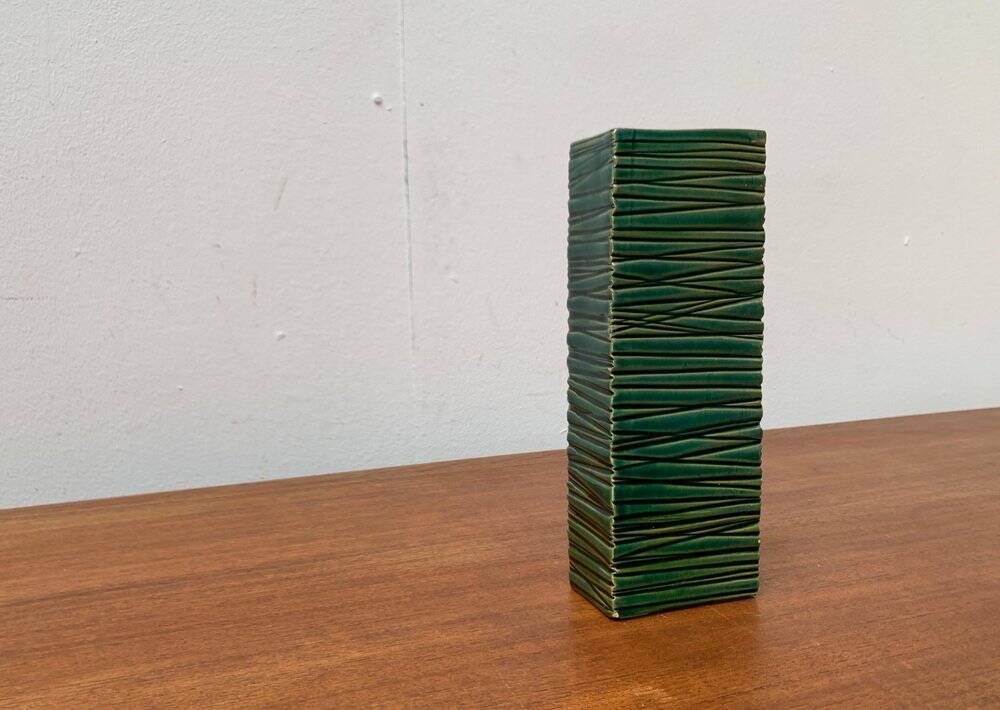 Minimalist block vase in Italian pottery from the mid-century by Bitossi, 1960s.