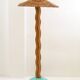 Lampadaire moderniste en rotin « Pallete »