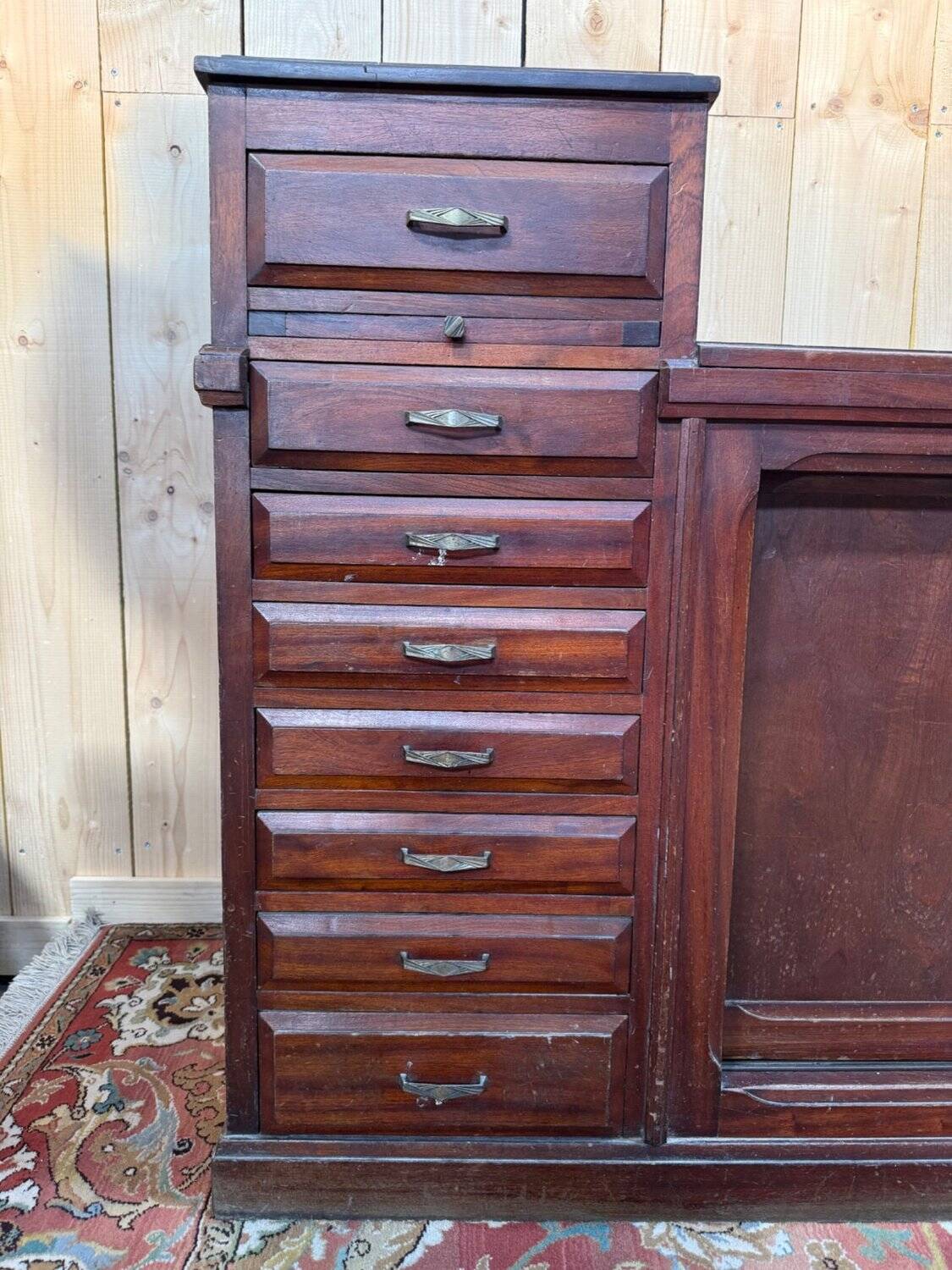 Art Deco trade counter – Display case and drawers – Stained mahogany wood – A