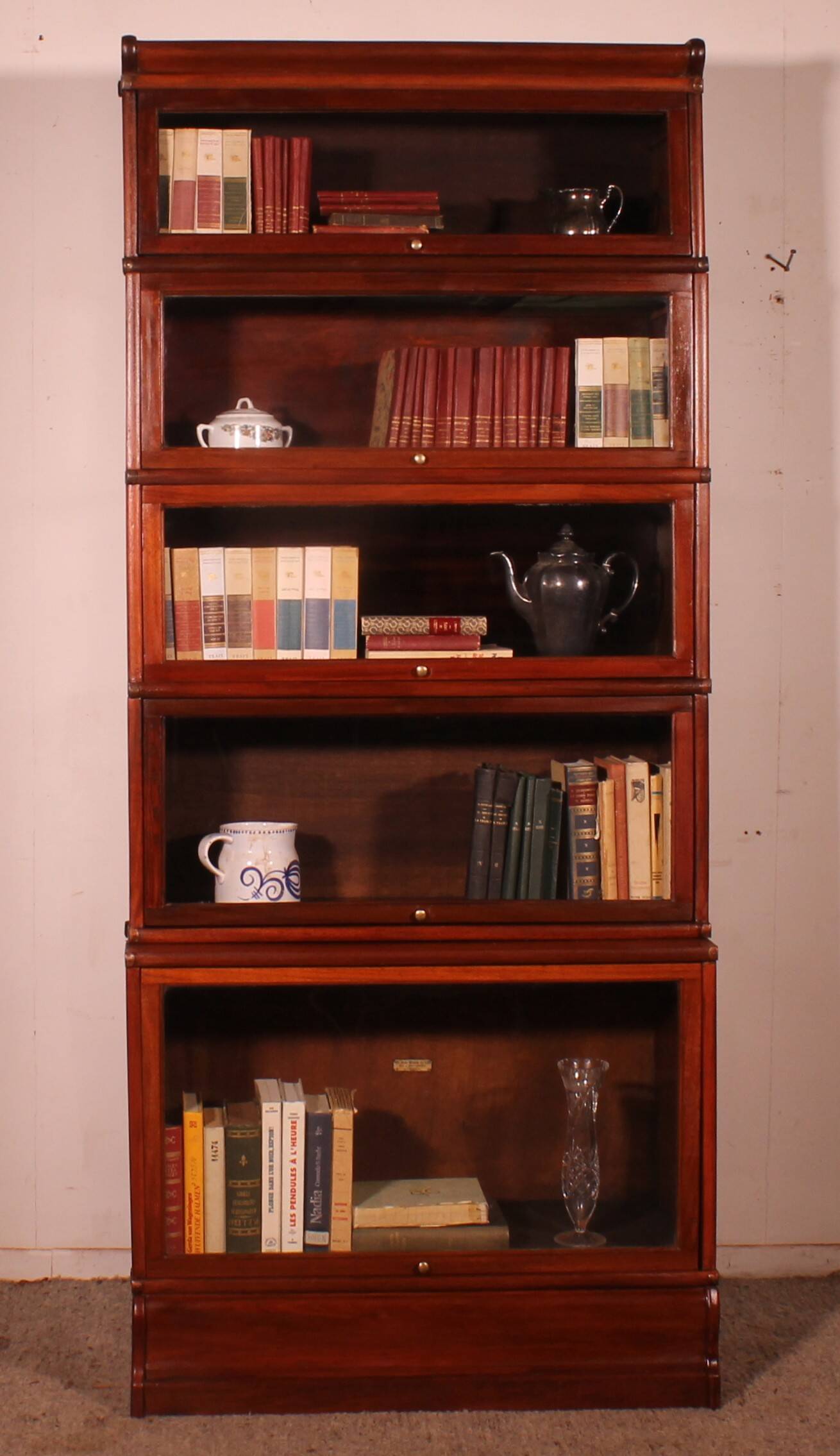 large Globe Wernicke library in mahogany with 5 pieces and a projection