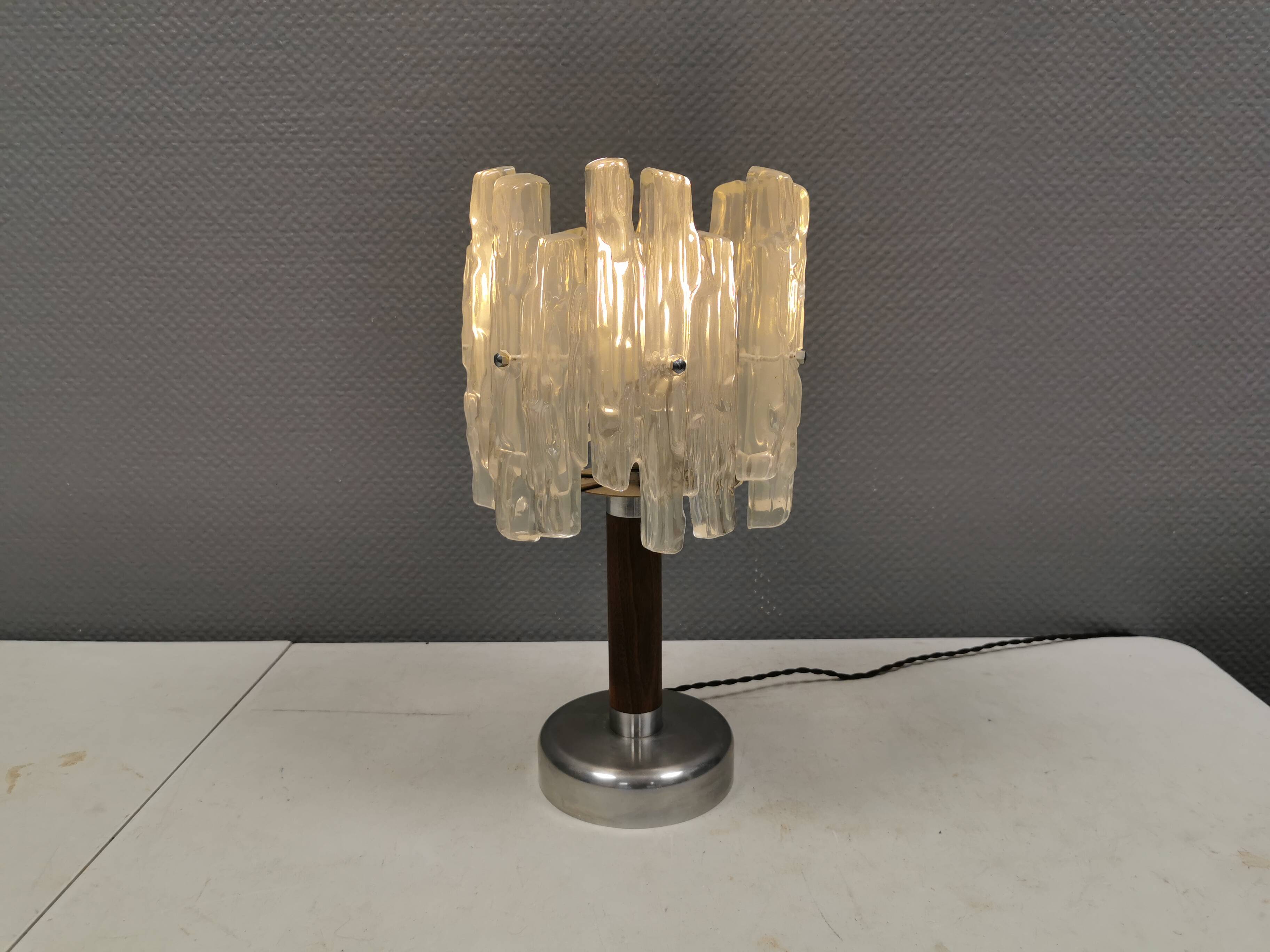 Table lamp with a teak ‘trunk’, silver-coloured metal base, acrylic shade