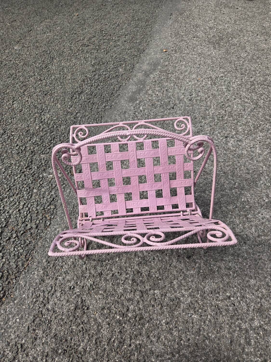 Romantic vintage magazine rack