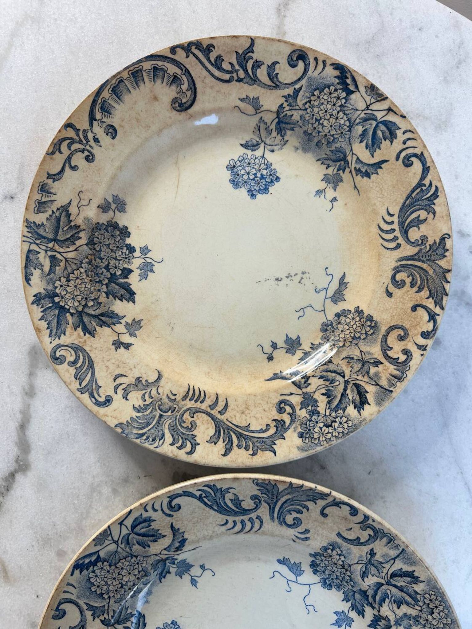 2 assiettes plates terre de fer boule de neige St Amand