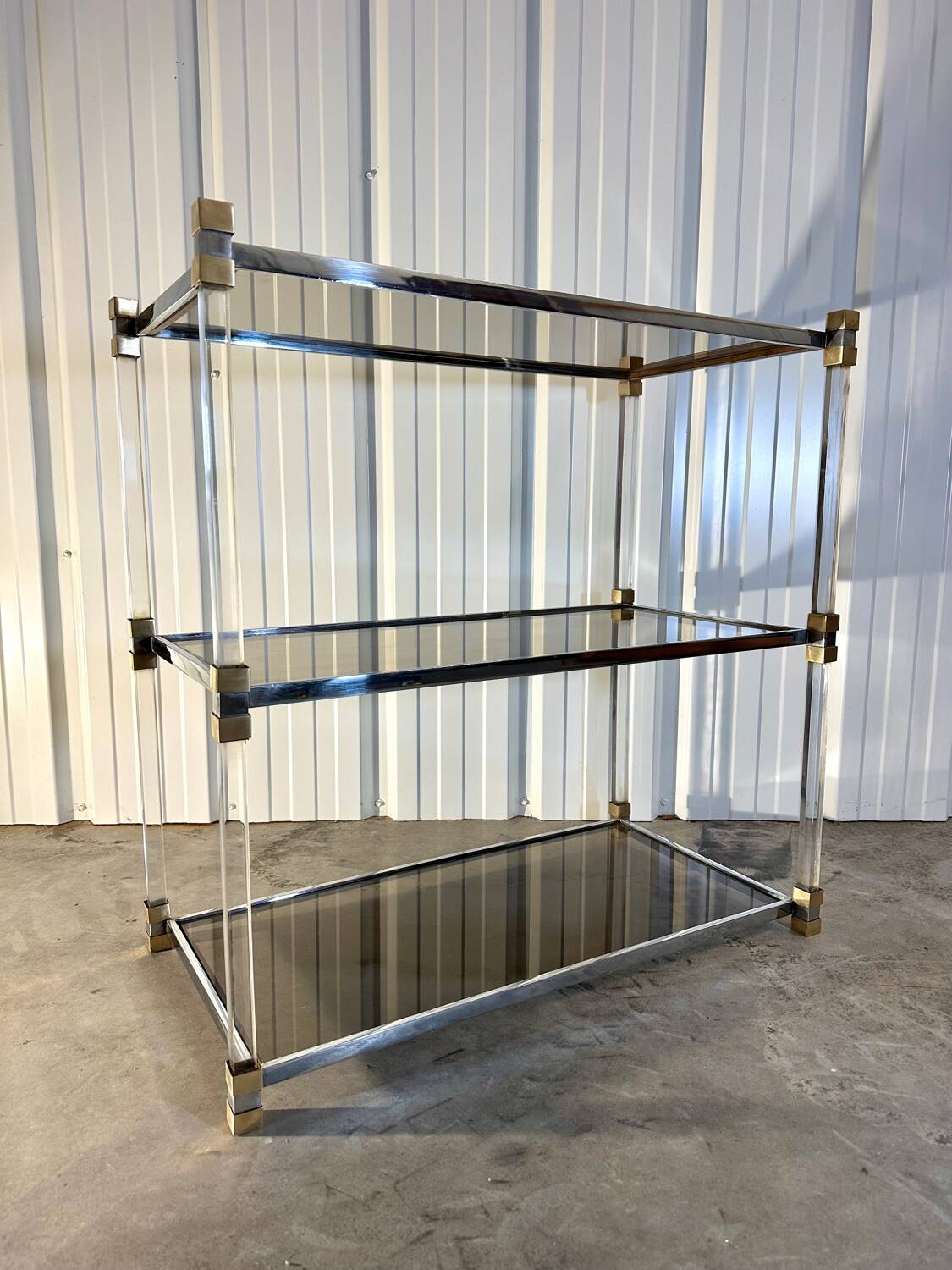 Étagère mid century en Plexiglas et chrome
