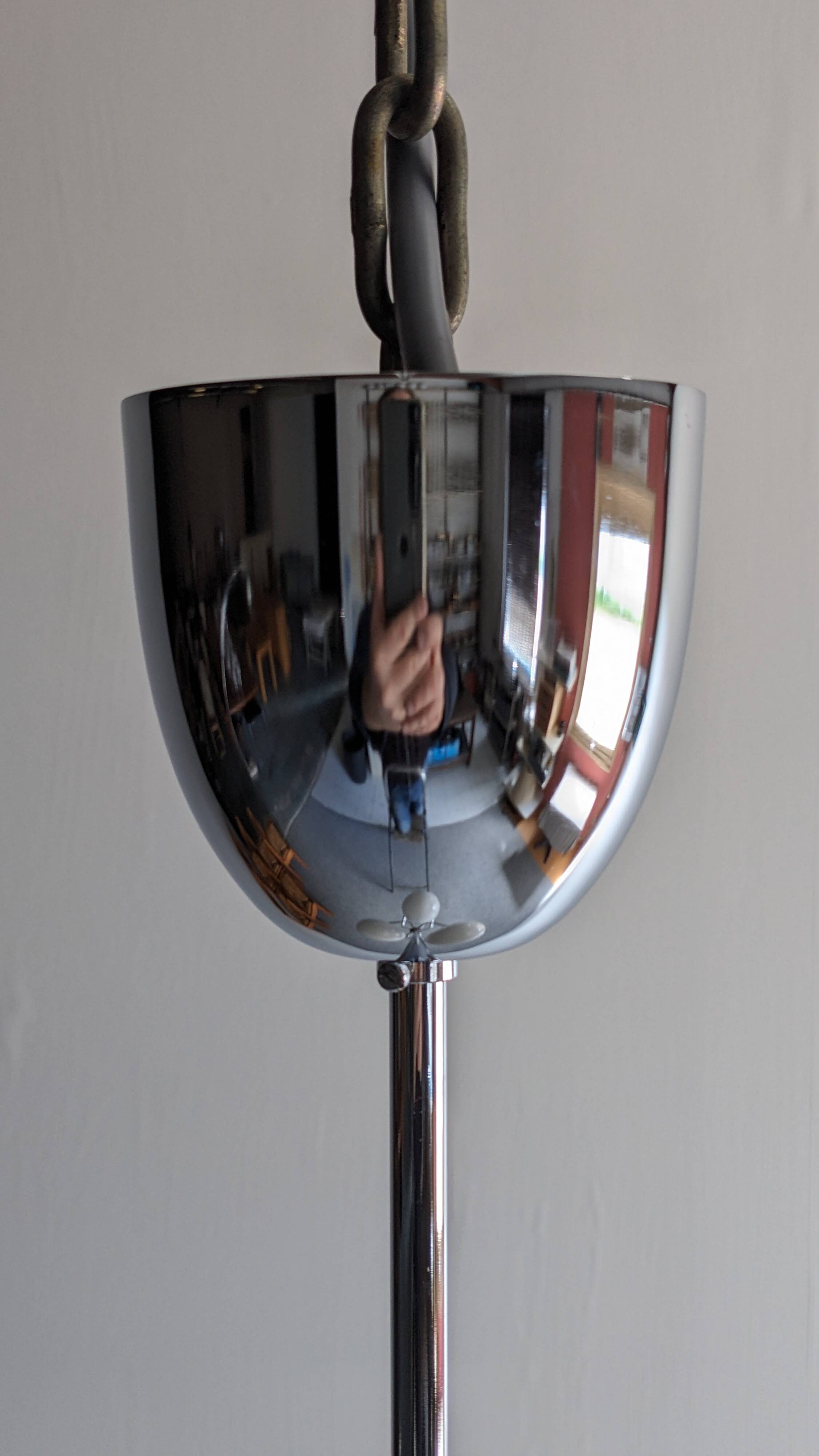 Lustre Space age with 3 lights in white opaline, Italy circa 1970.