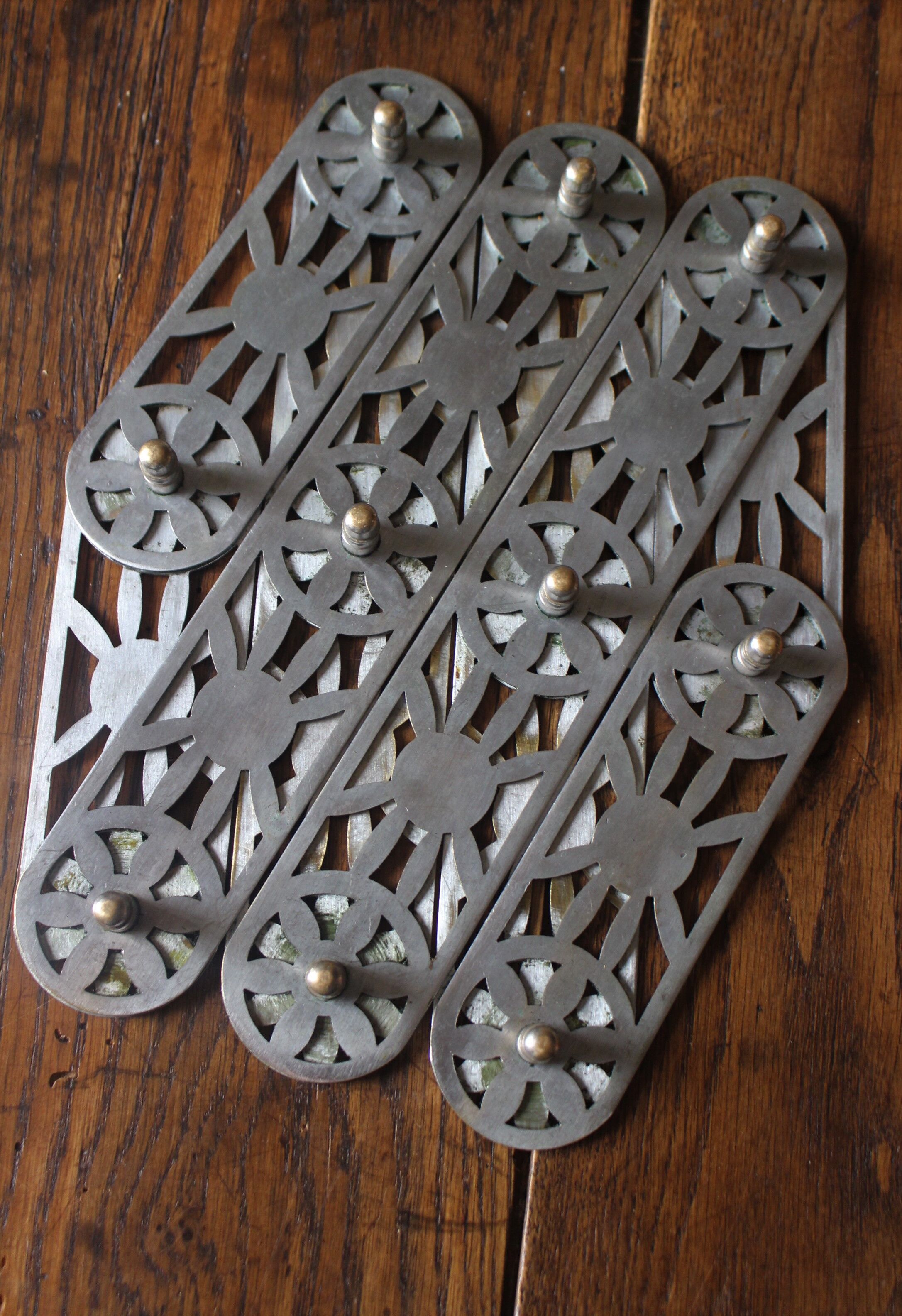 Folding metal trivia vintage flowers