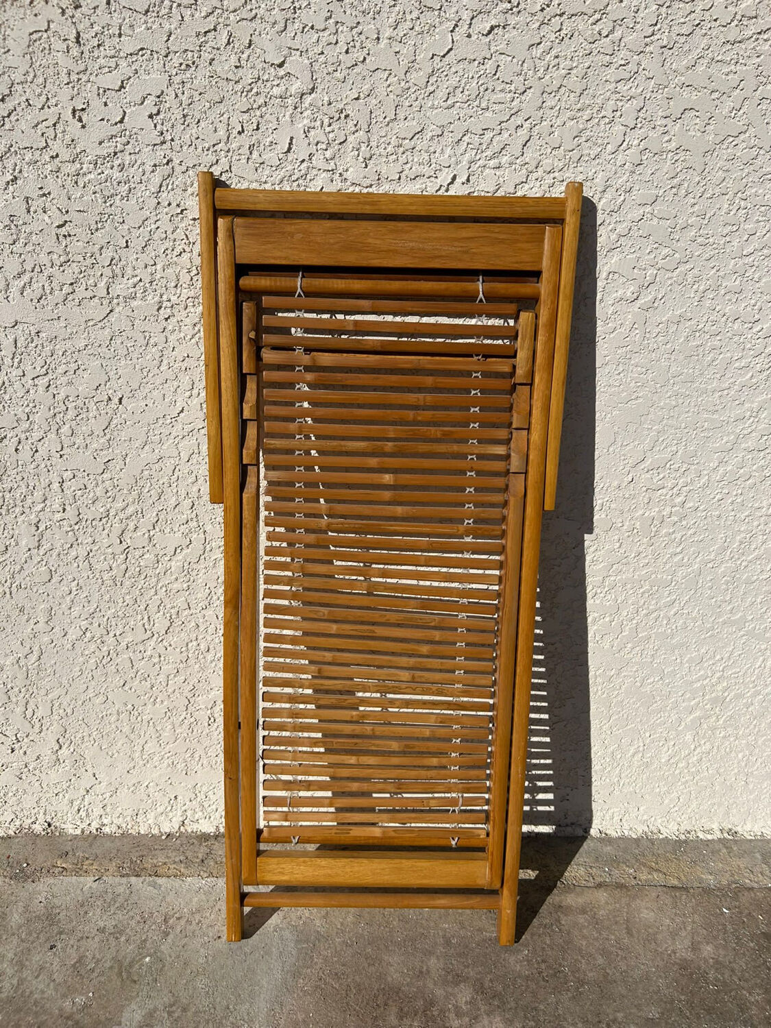 Solid wood folding deck chair