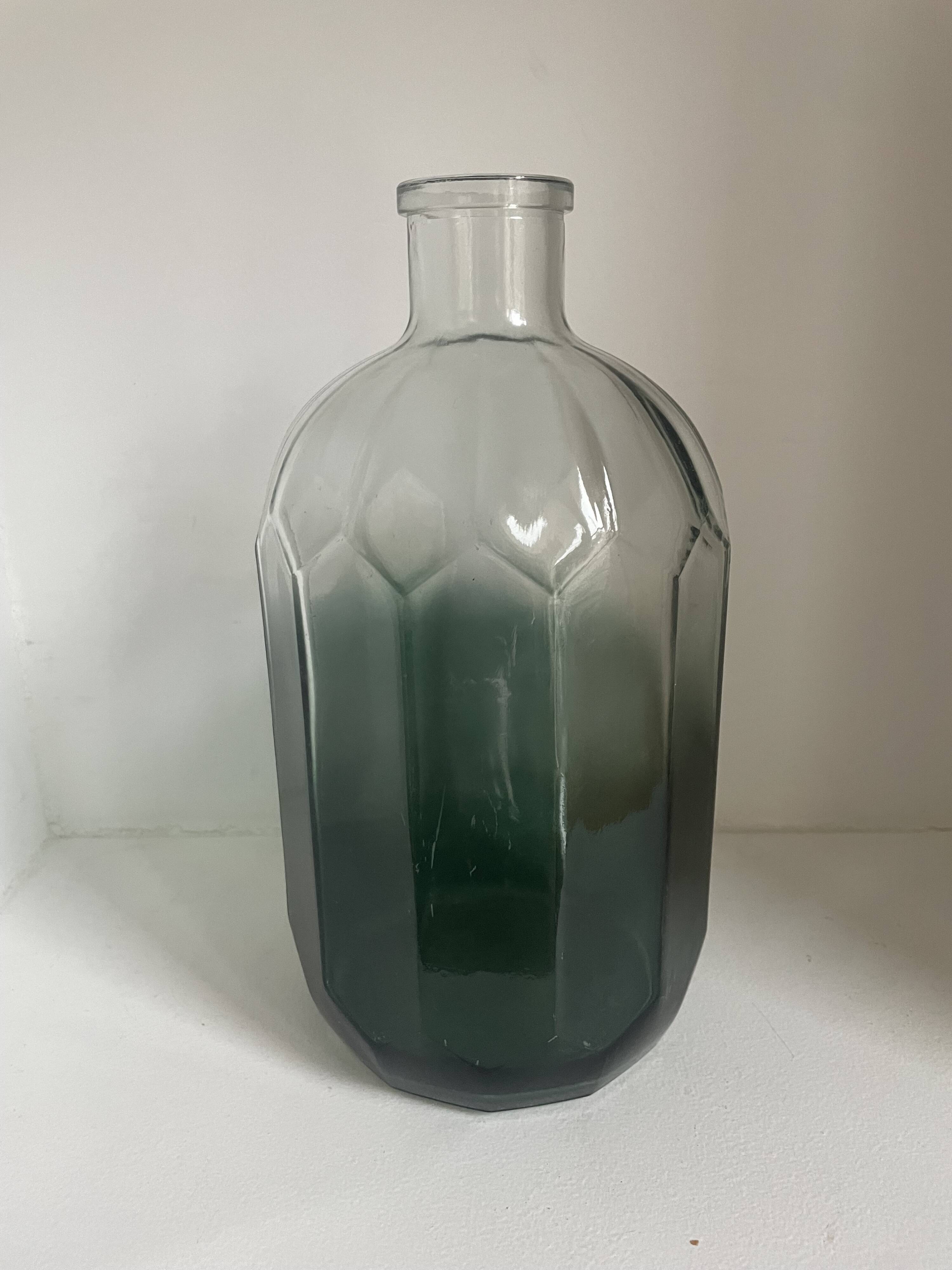 Set of 18 decorative items