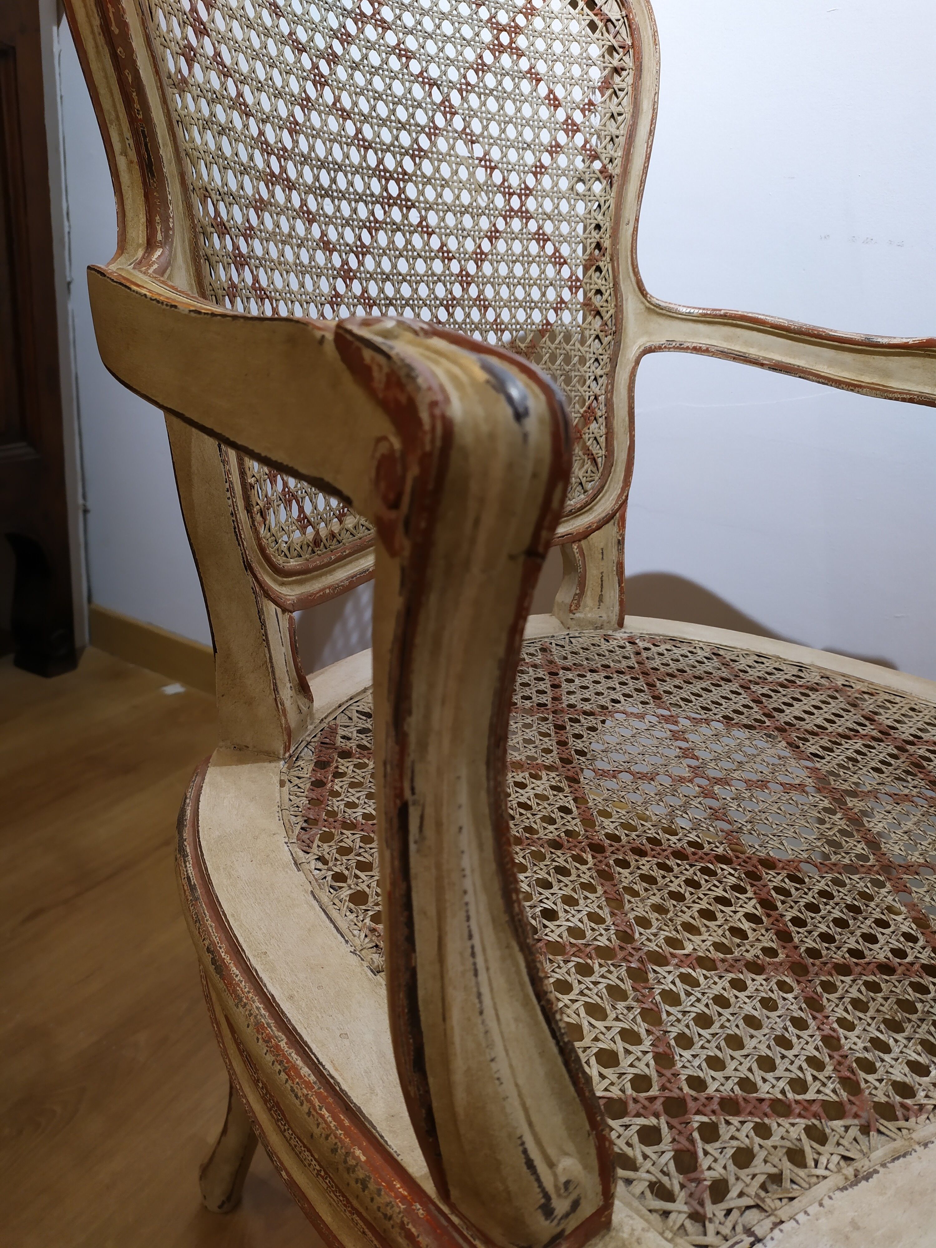 Paire de fauteuils cannés de style louis XV