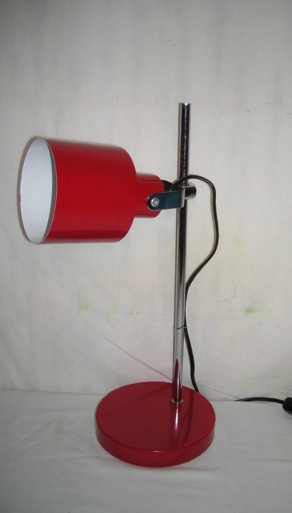 Sliding red desk lamp from the 1970s.